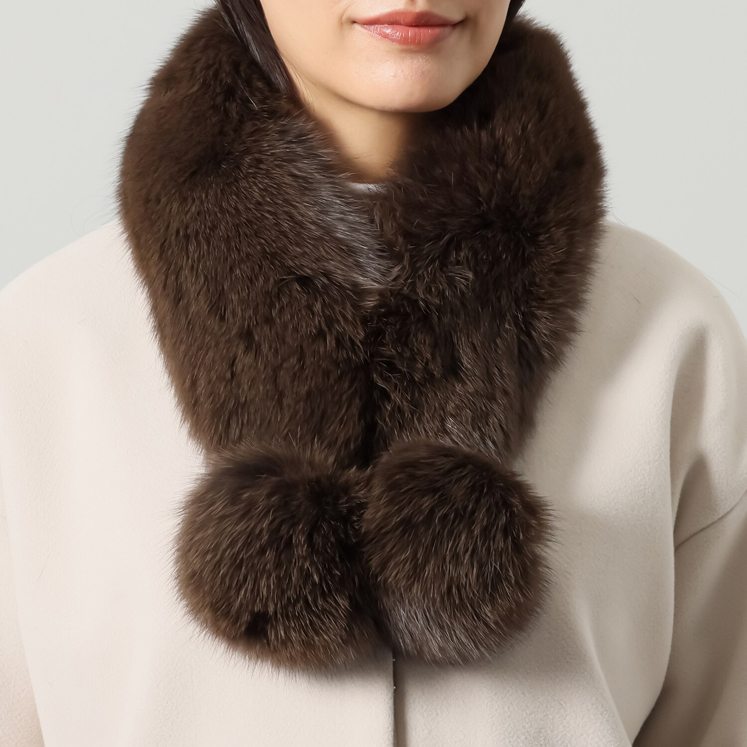 日本製 ＳＡＧＡブルーフォックス ポンポン付マフラー