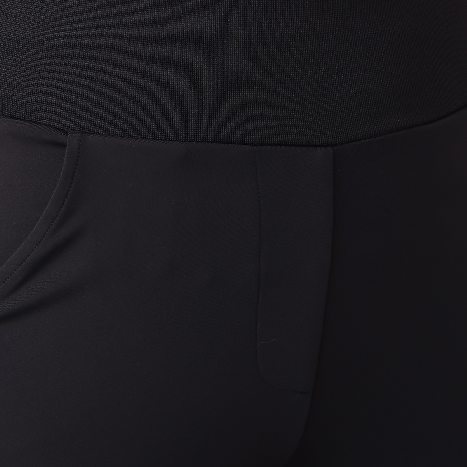 骨盤サポートガードル内蔵 骨盤周り、股関節周りを 穿いてサポート 脚のラインにもこだわった はくだけスラッとパンツ