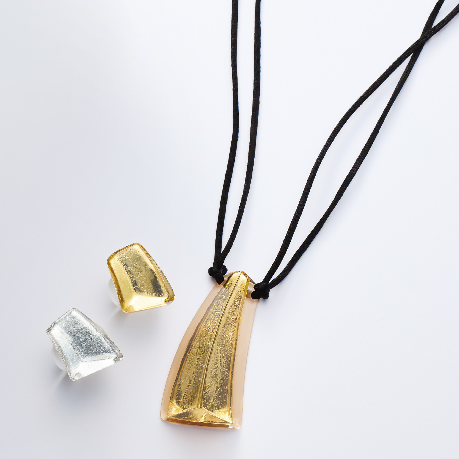 シスカ レジン シャイニーデザイン ボリュームリング