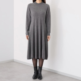 ナチュラム お手入れ簡単 カシミヤヤクの シルエットにこだわった ニットワンピース