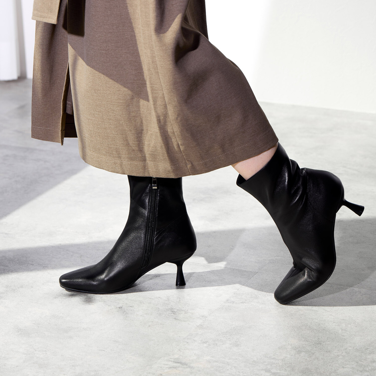 ニカル シープレザー ヒールショートブーツ