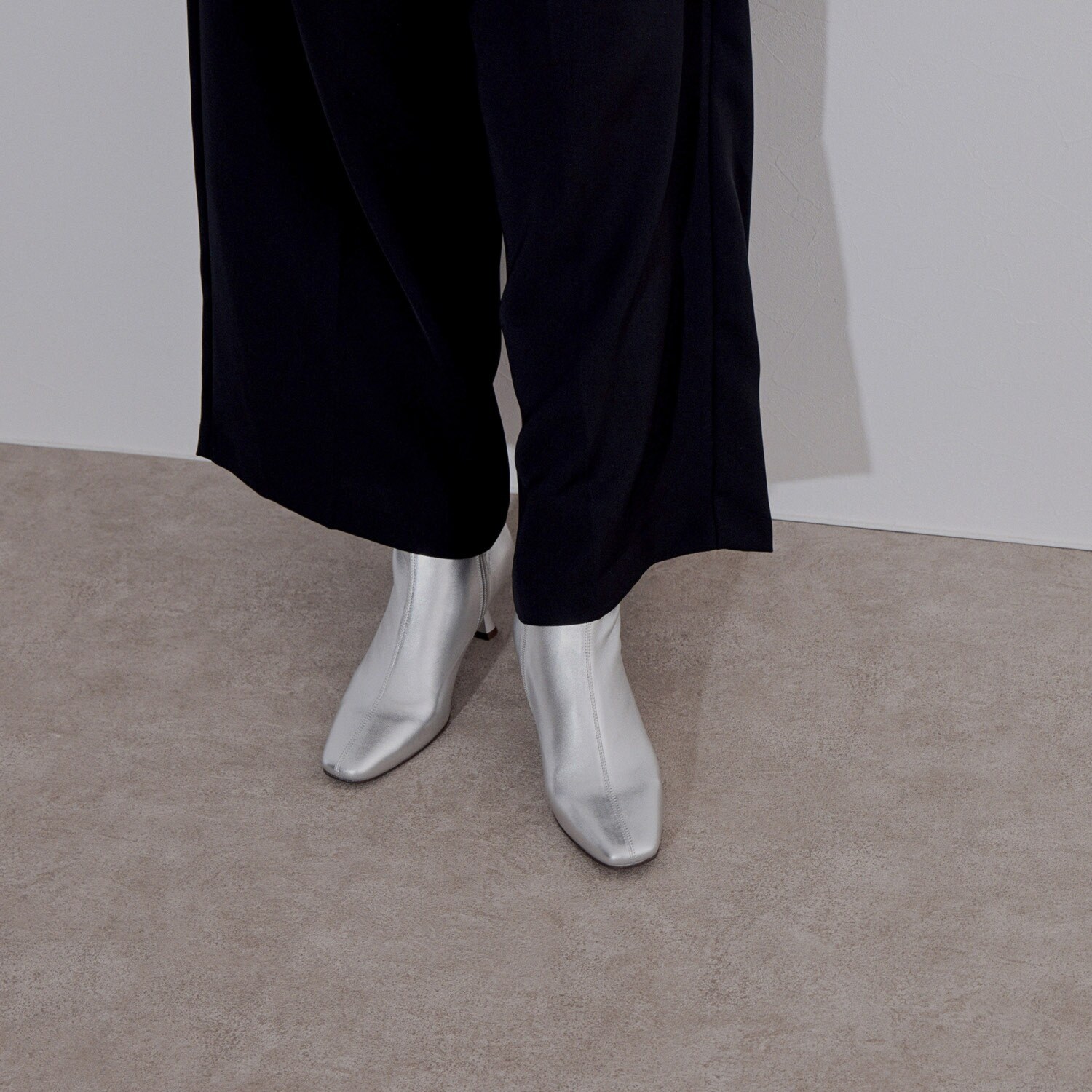 ニカル シープレザー ヒールショートブーツ