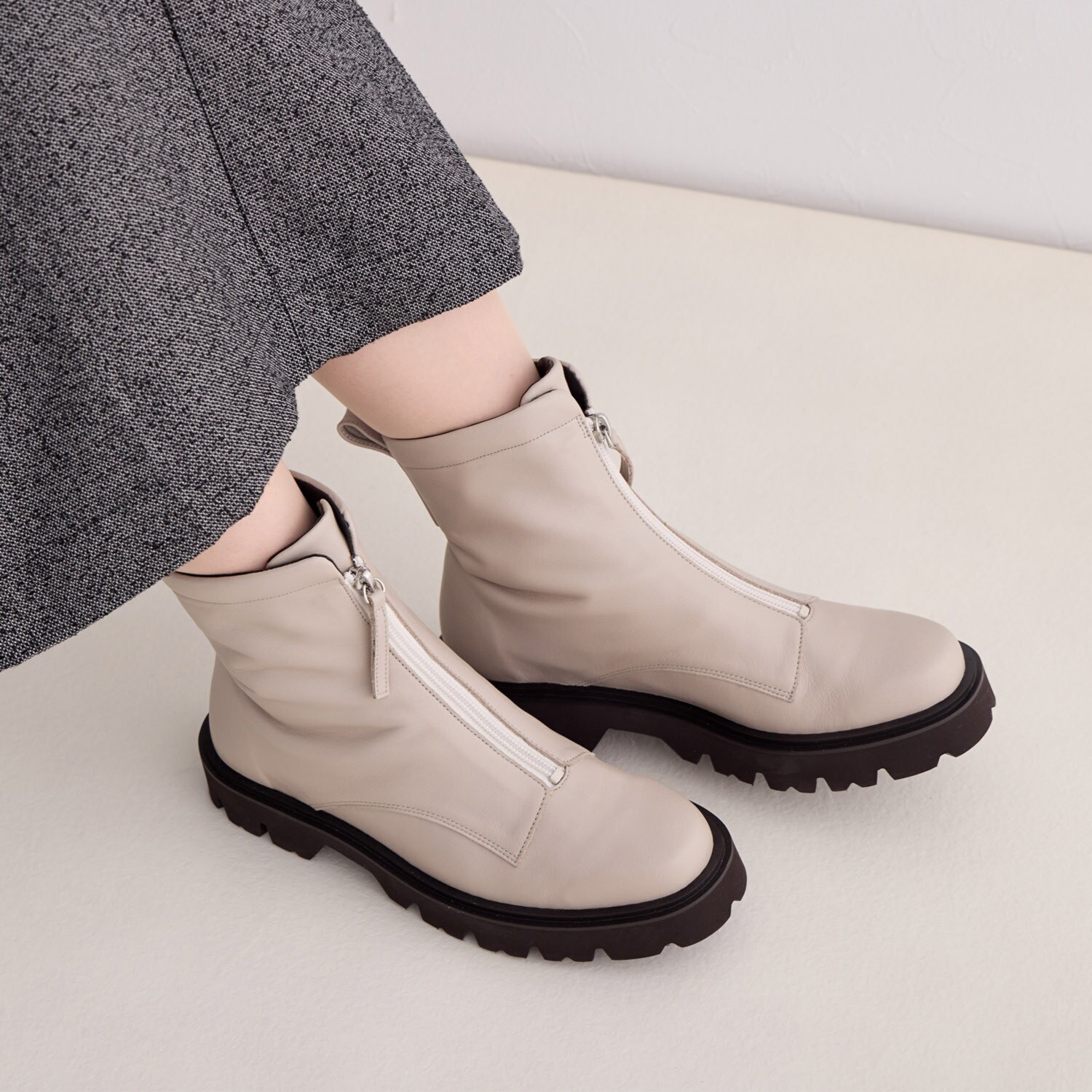 卑弥呼 日本製　はっ水牛革 フロントジップ ショートブーツ