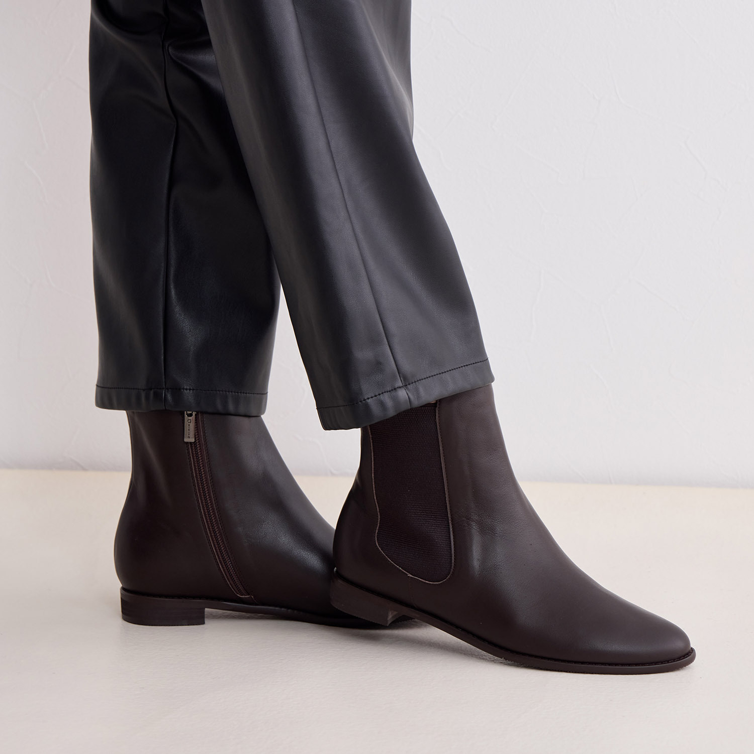 卑弥呼 日本製　はっ水牛革 サイドゴアショートブーツ