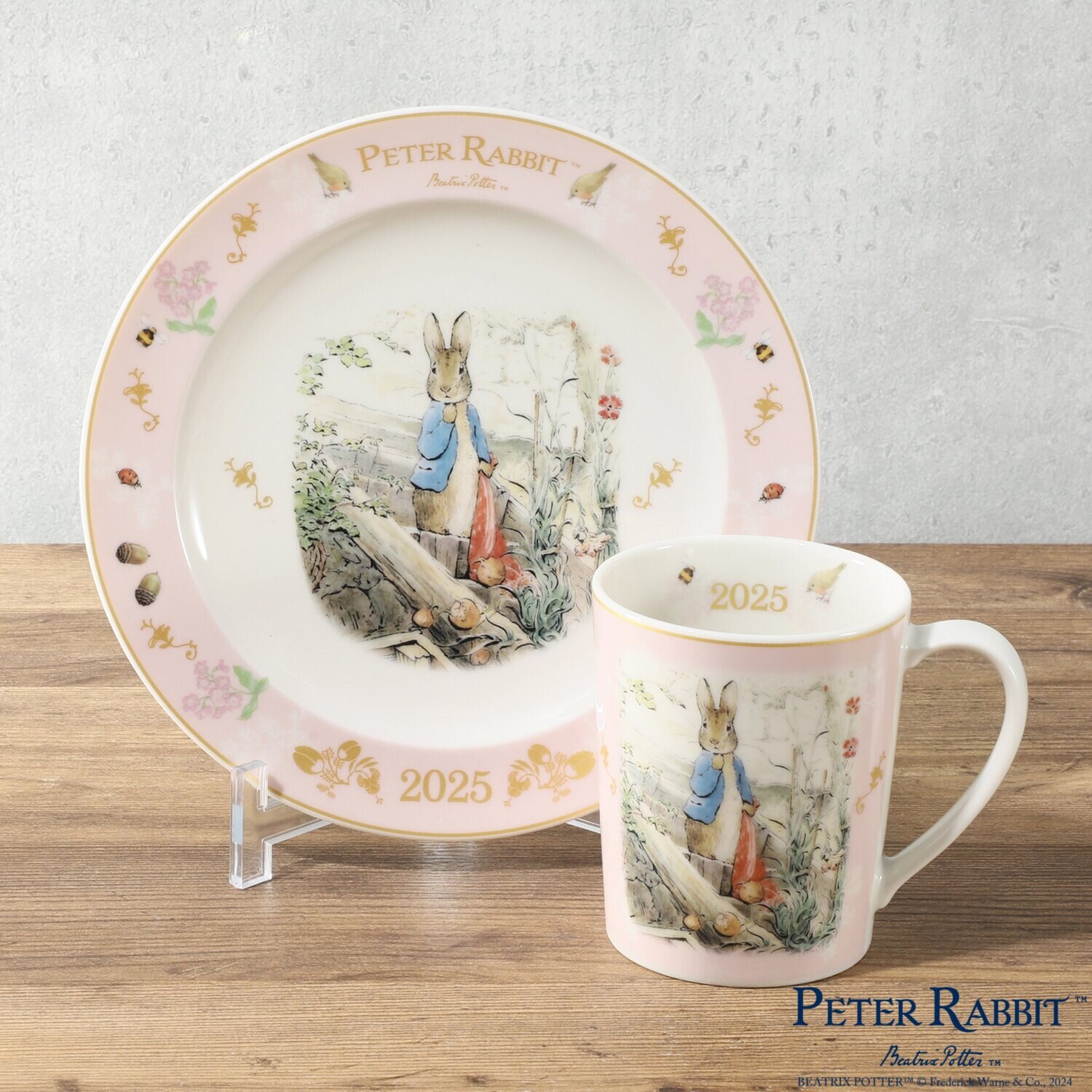 ピーターラビット ２０２５イヤーズ プレート（日本製） 皿立て付