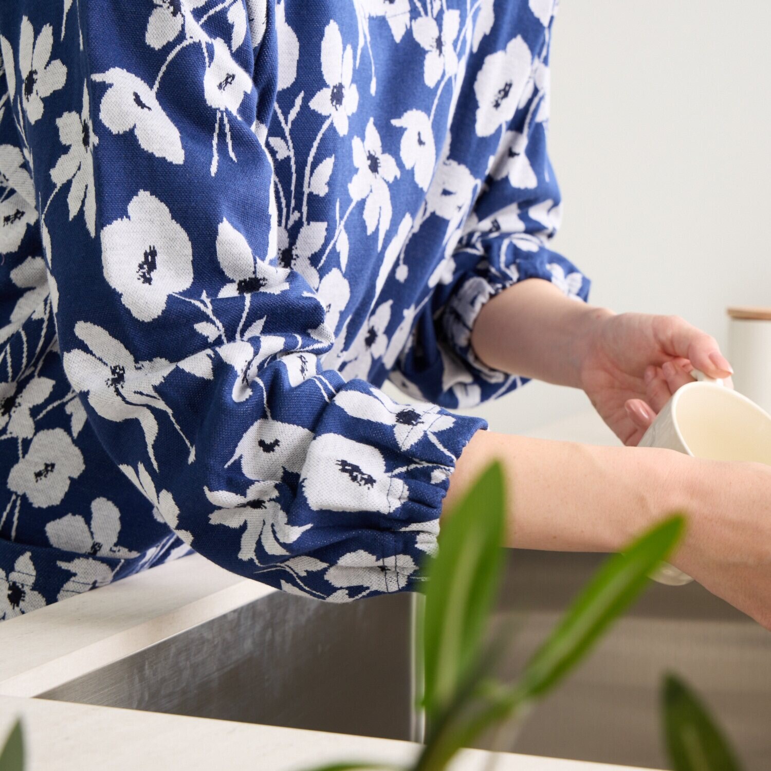 ローラ　アシュレイ シモーヌ柄 コットン１００％ ジャガードニット エプロンチュニック