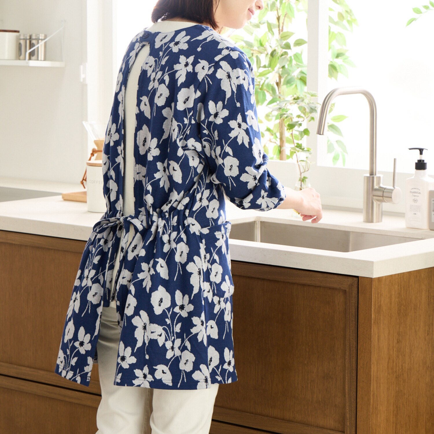 ローラ　アシュレイ シモーヌ柄 コットン１００％ ジャガードニット エプロンチュニック