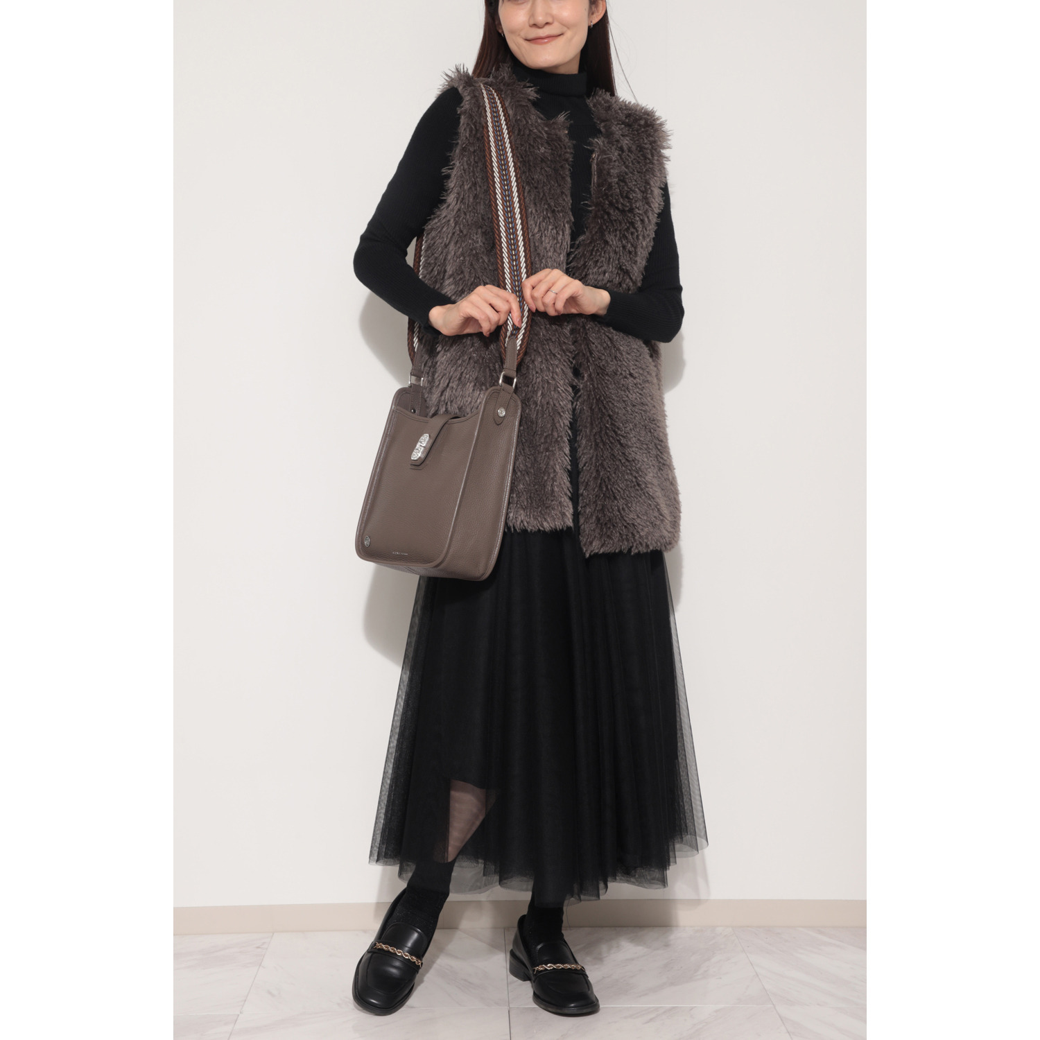 エーディーエムジェイ エレガンス派のための アールデコモティーフ デイリー クロスボディバッグ