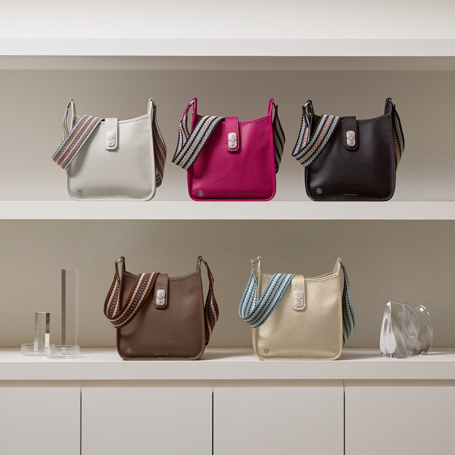 エーディーエムジェイ エレガンス派のための アールデコモティーフ デイリー クロスボディバッグ