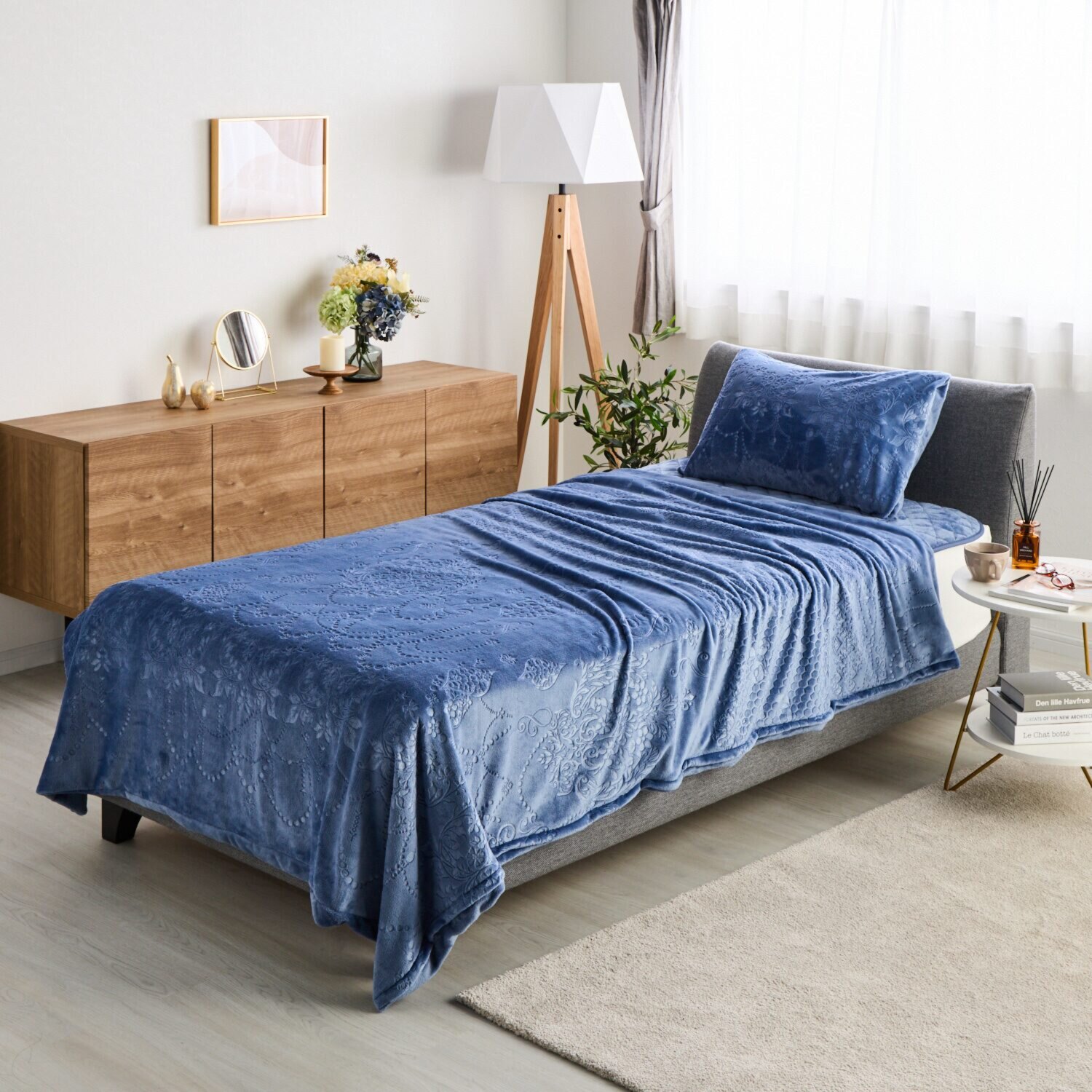 ｎｉｓｈｉｋａｗａ　西川 毛布とカバーが一体化！ とろける極上ファータッチ あったか吸湿発熱 ウォームラヴ 掛けふとんカバー ＜セミダブル＞