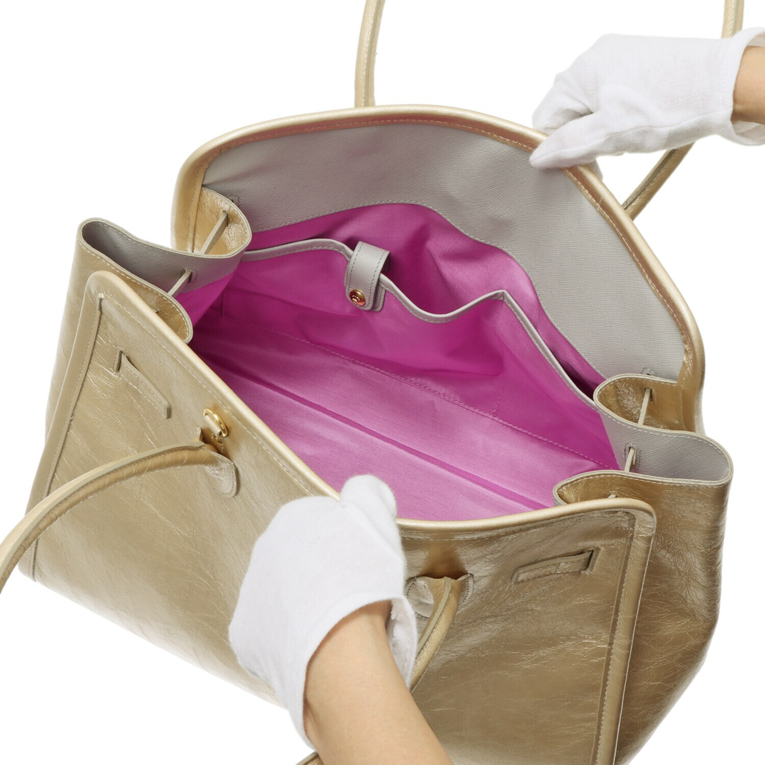 エーディーエムジェイ イタリアンレザー クラックメタル 前金具アクセント トートバッグ＜Ｌ＞