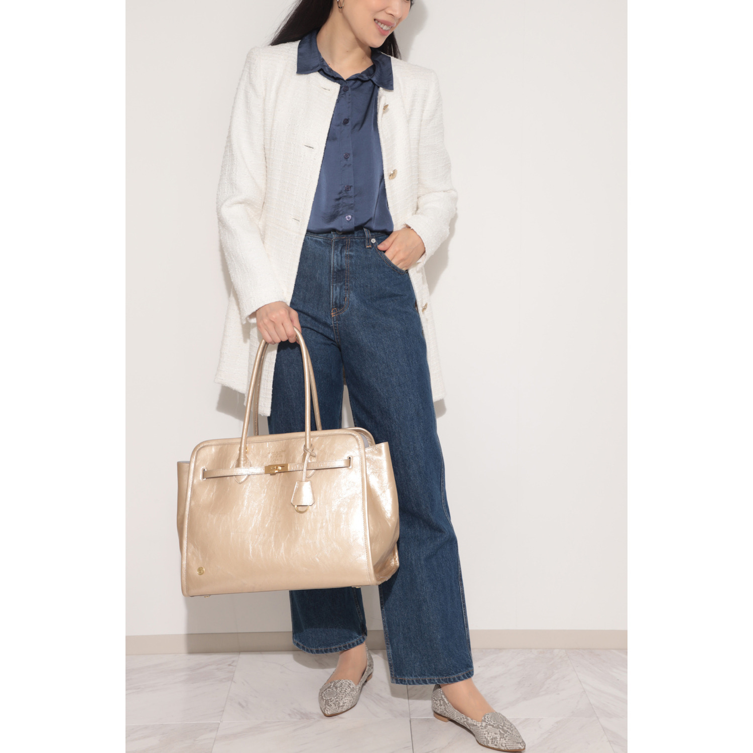 エーディーエムジェイ イタリアンレザー クラックメタル 前金具アクセント トートバッグ＜Ｌ＞