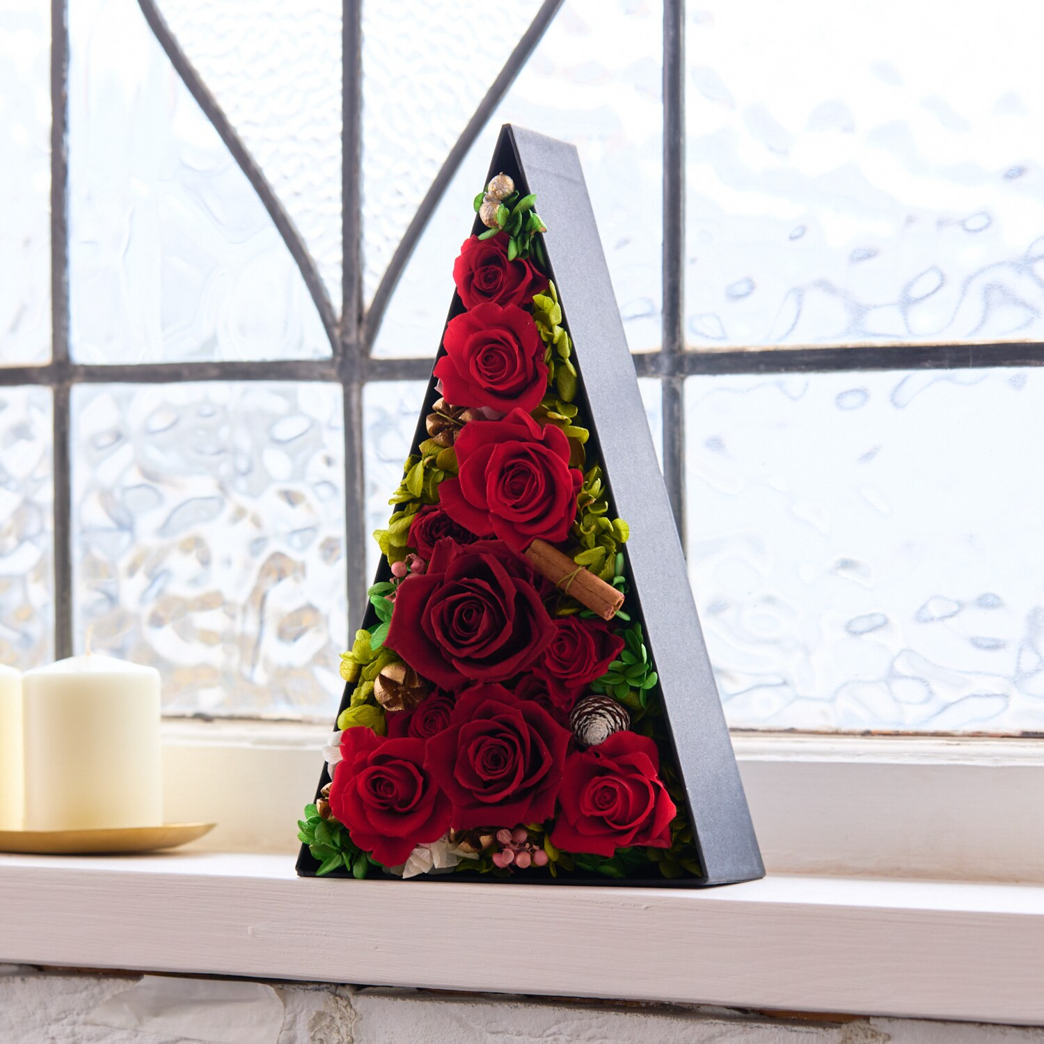 ＧＩＮＺＡ ＳＯＢＩ　ＦＬＯＷＥＲＳ プリザーブドフラワー 三角ボックス フラワーアレンジ “アムールローズツリー”