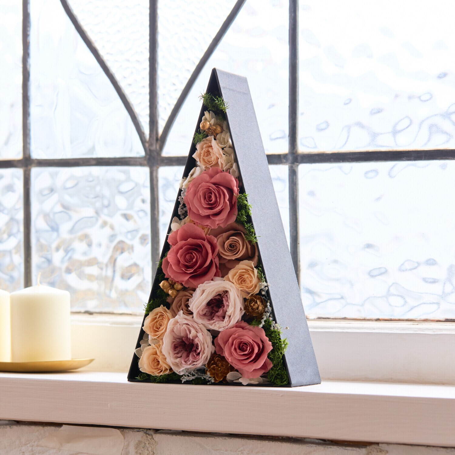 ＧＩＮＺＡ ＳＯＢＩ　ＦＬＯＷＥＲＳ プリザーブドフラワー 三角ボックス フラワーアレンジ “アムールローズツリー”