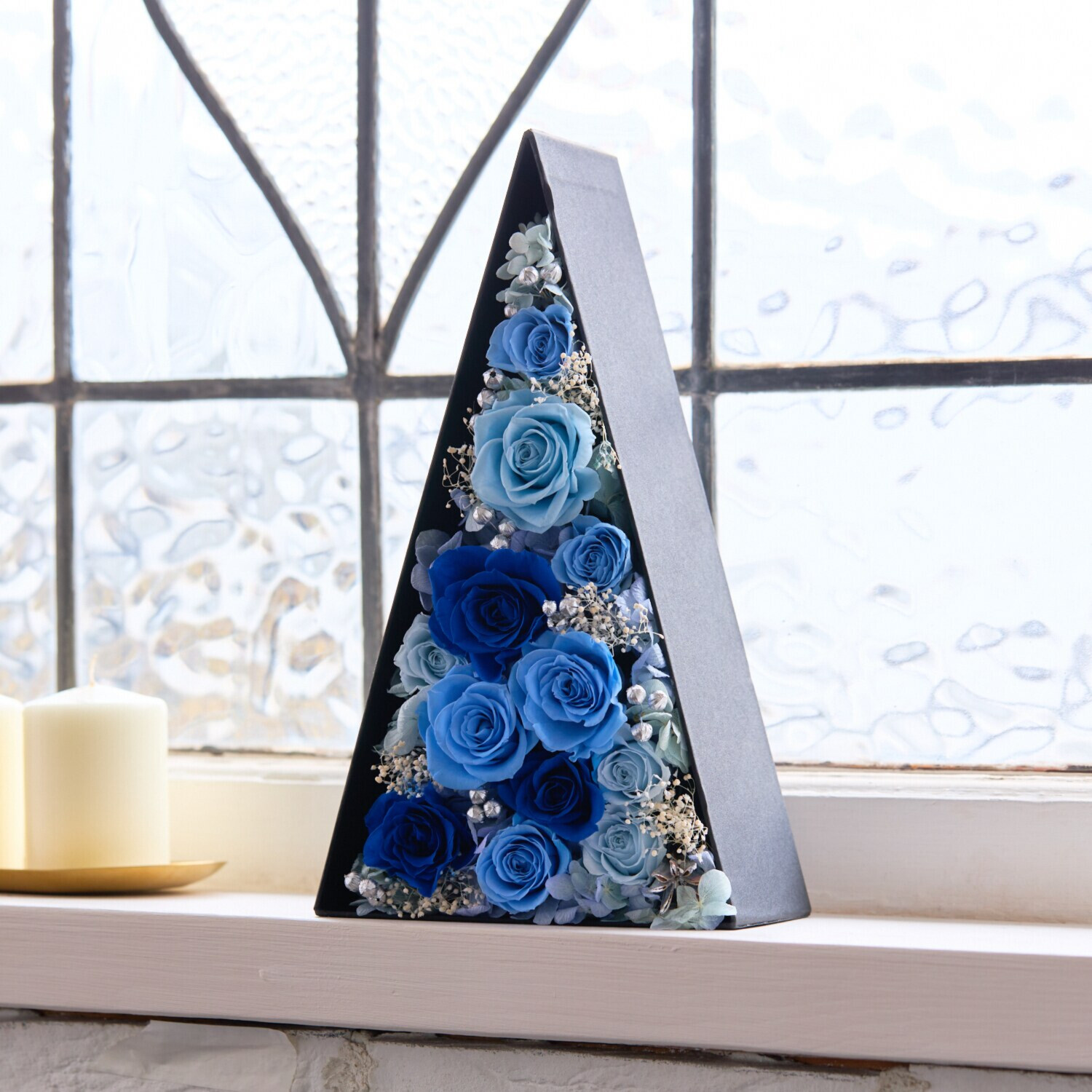 ＧＩＮＺＡ ＳＯＢＩ　ＦＬＯＷＥＲＳ プリザーブドフラワー 三角ボックス フラワーアレンジ “アムールローズツリー”