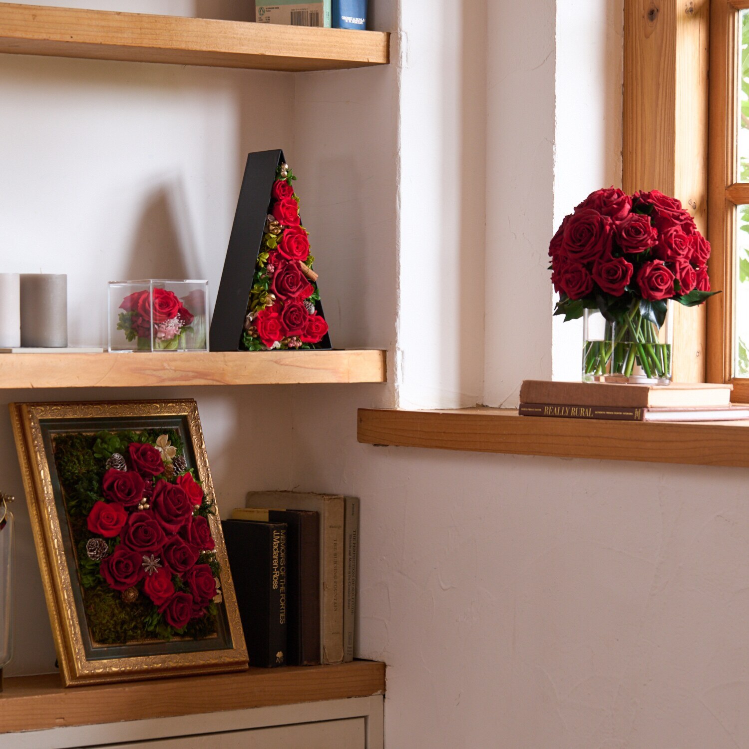 ＧＩＮＺＡ ＳＯＢＩ　ＦＬＯＷＥＲＳ プリザーブドフラワー 三角ボックス フラワーアレンジ “アムールローズツリー”