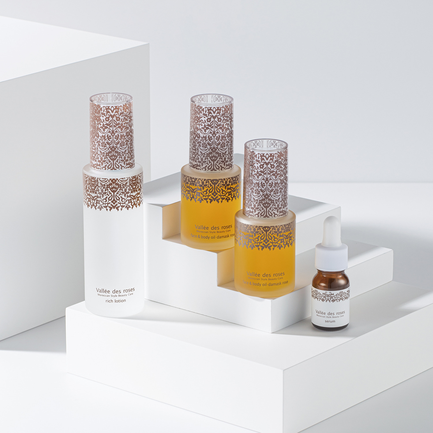 ヴァレ　ド　ローズ ブランド設立２０周年 フェイス＆ボディオイル ２本＆ リッチローション ローズ堪能特別セット