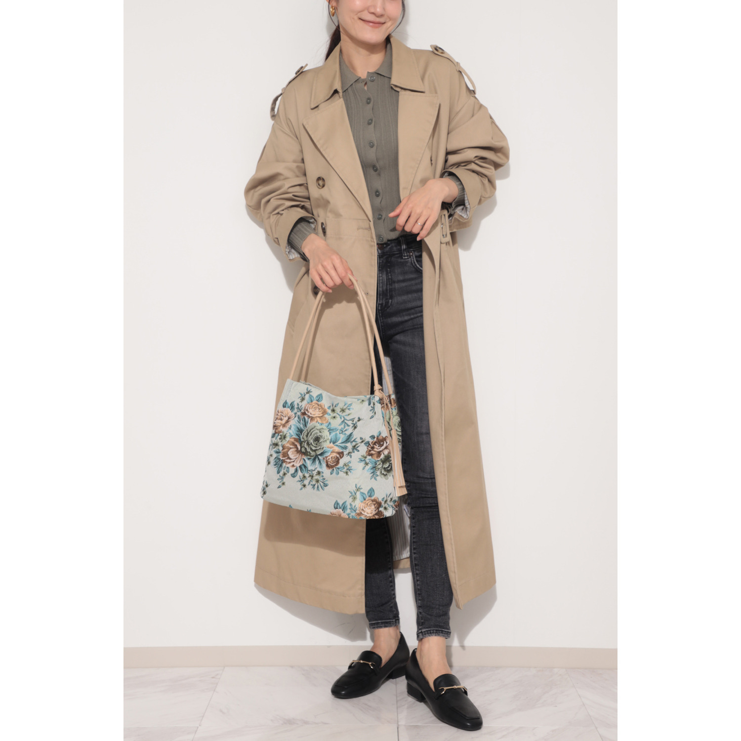 ラルジュ タッセル付 アンティーク調フラワー トートバッグ