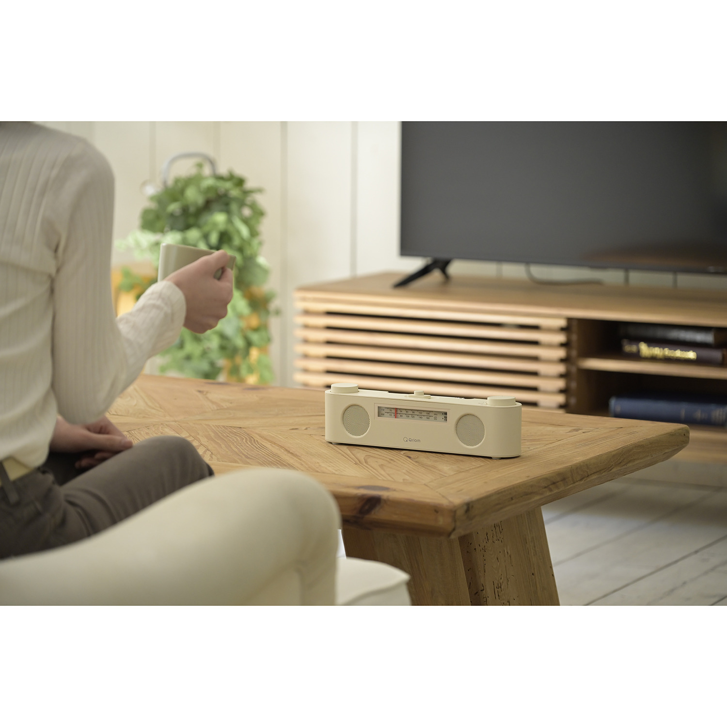 キュリオム ＴＶも音楽も楽しめる 生活防水仕様 マルチお手元スピーカー ＹＴＲ−Ｄ７００