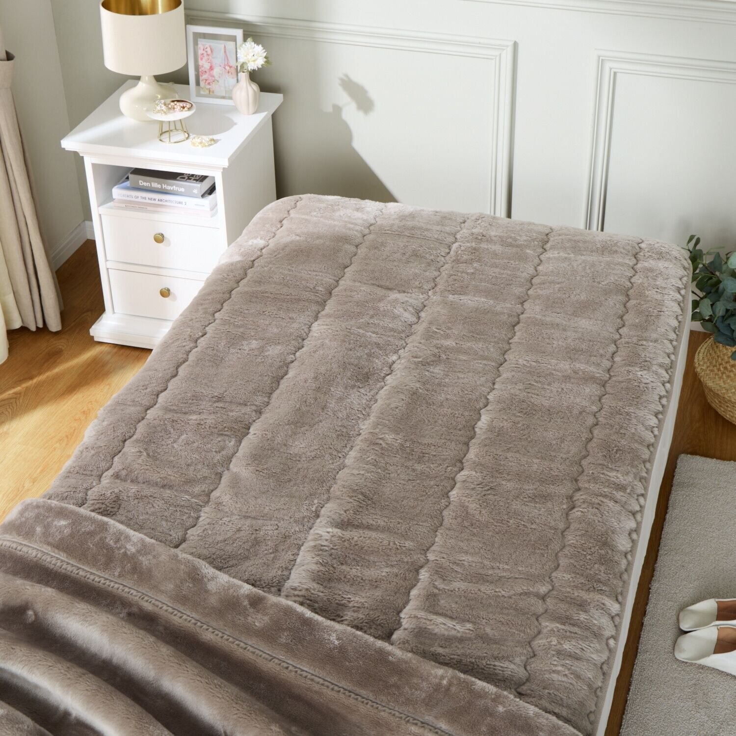 大津毛織 日本製寝具コレクション マザーウォーム ムートン調 ロングファータッチ 吸湿発熱 あったか敷きパッド ＜セミダブル＞