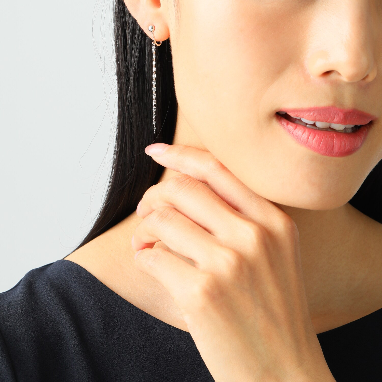 オーサムジュエリー プラチナ９００＆８５０ ３連ペタルチェーン イヤリング