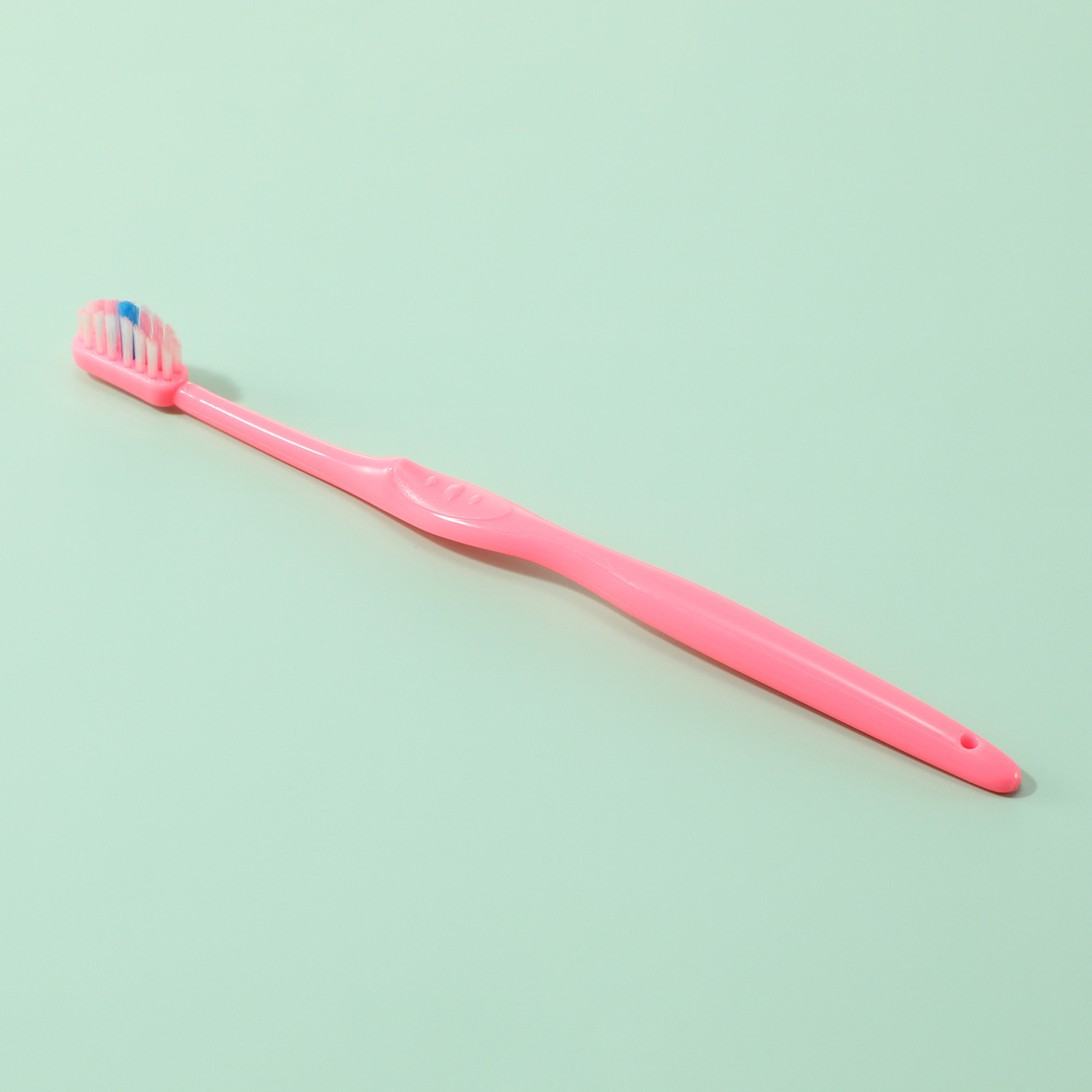 ピラミッド形状とタフトで 効率的に汚れを落とす！ “奇跡の歯ブラシＳＰ” ６色１３本セット