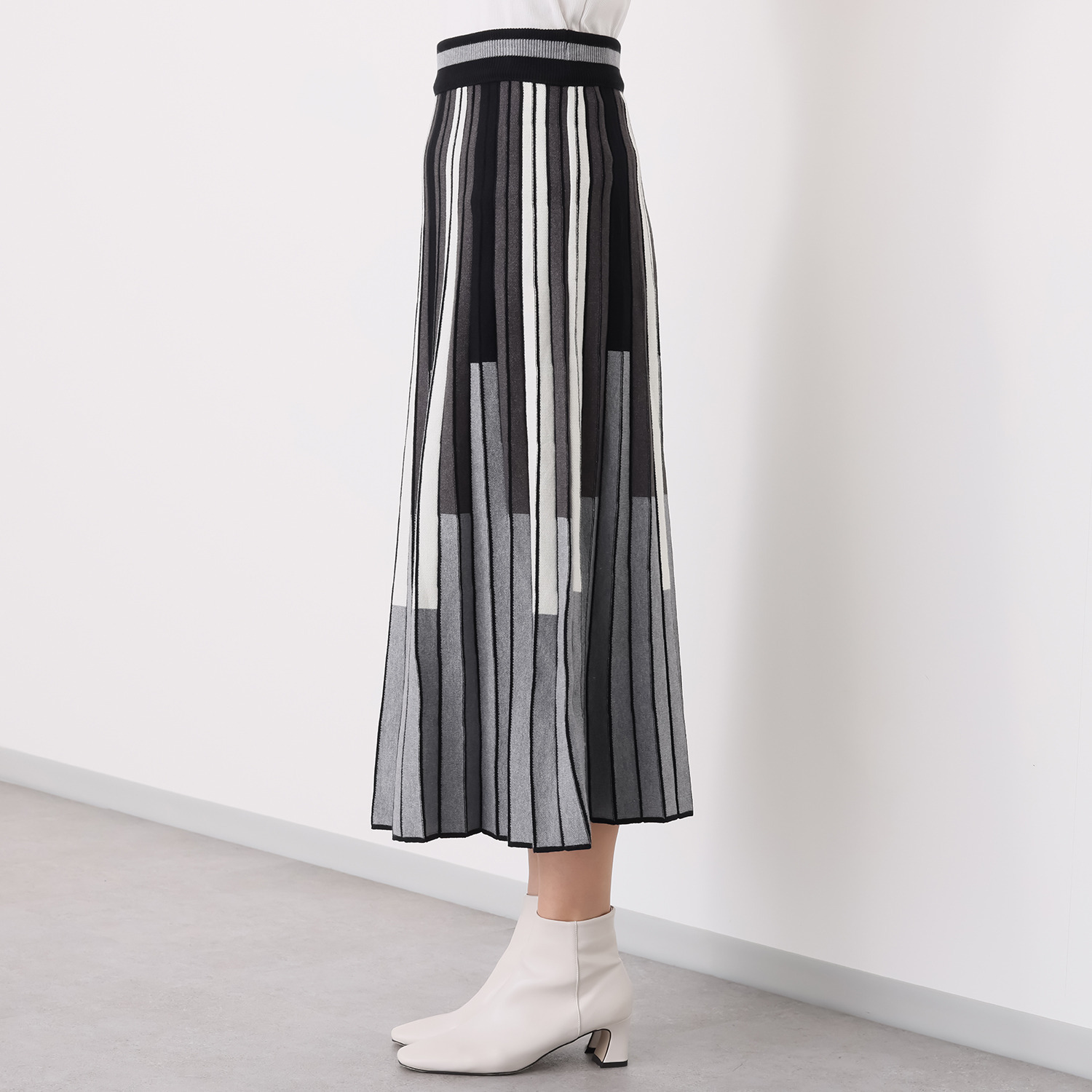 コイビトミサキ マルチストライプ プリーツニットスカート