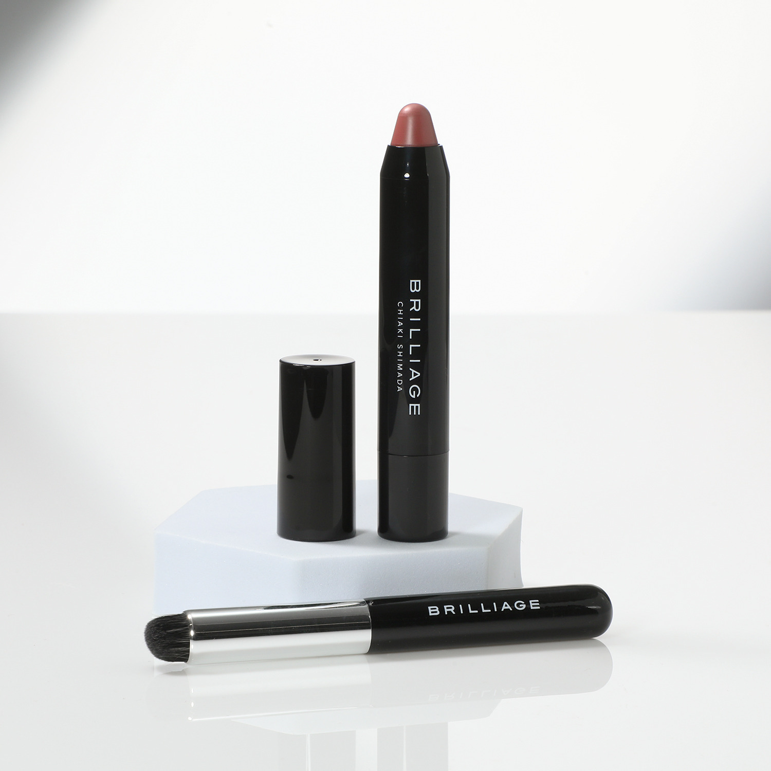 ブリリアージュ ソフトマットな質感と なめらかなテクスチャー クレヨンリップ ＜バーガンディベージュ＞ ＆フィンガーブラシ