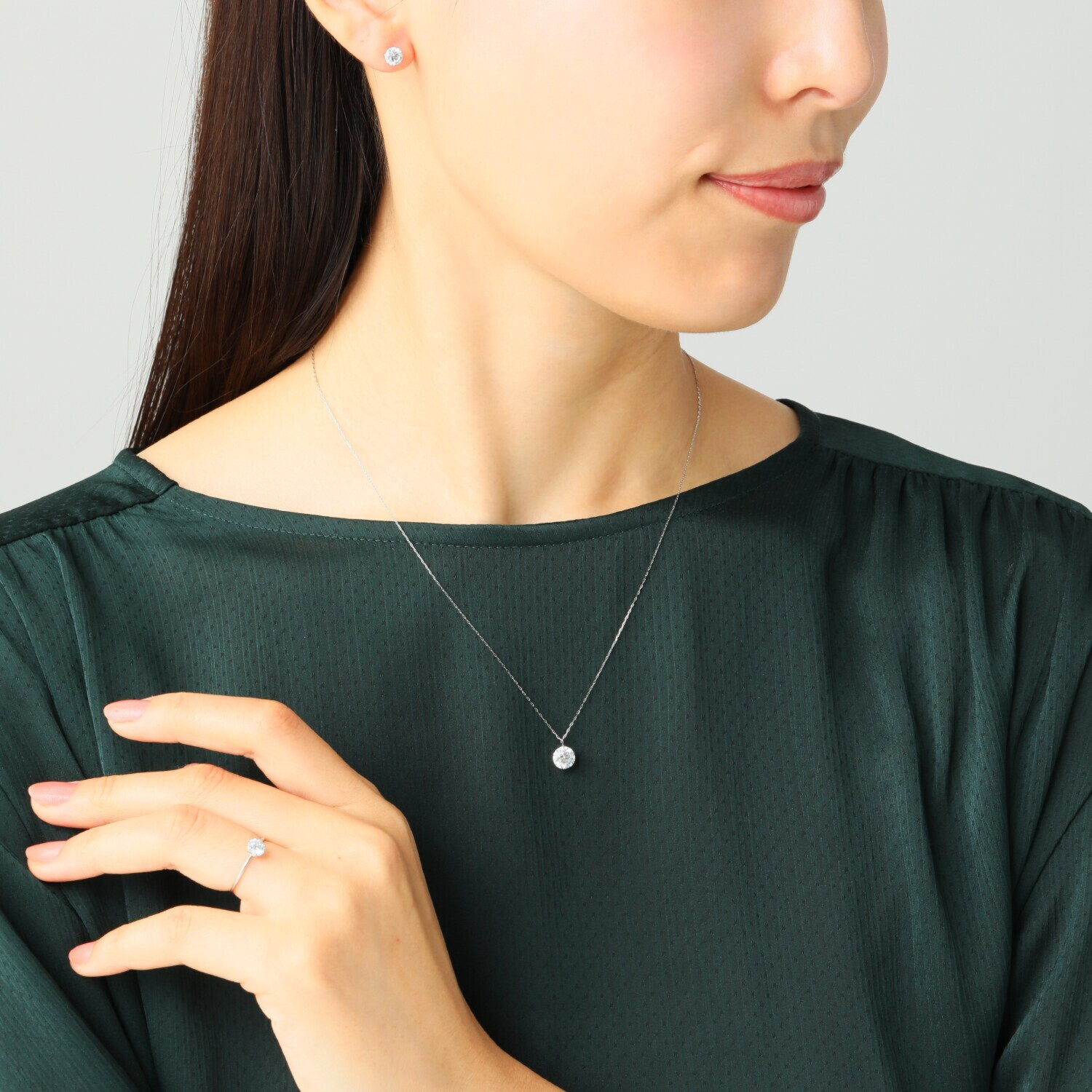 エクセレントイヴ プラチナ９００ プレシオサ社製ＣＺ ソリティア ネックレス