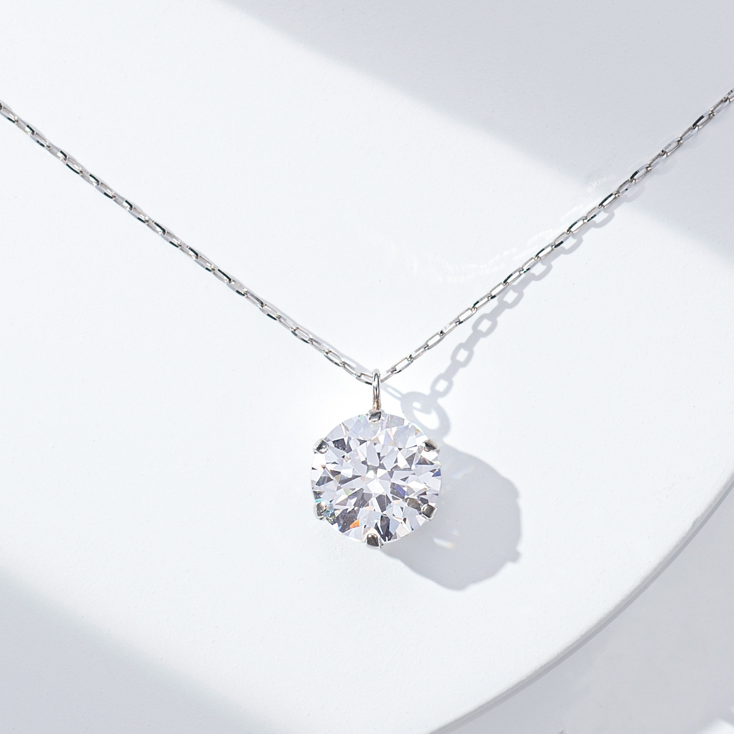 エクセレントイヴ プラチナ９００ プレシオサ社製ＣＺ ソリティア ネックレス