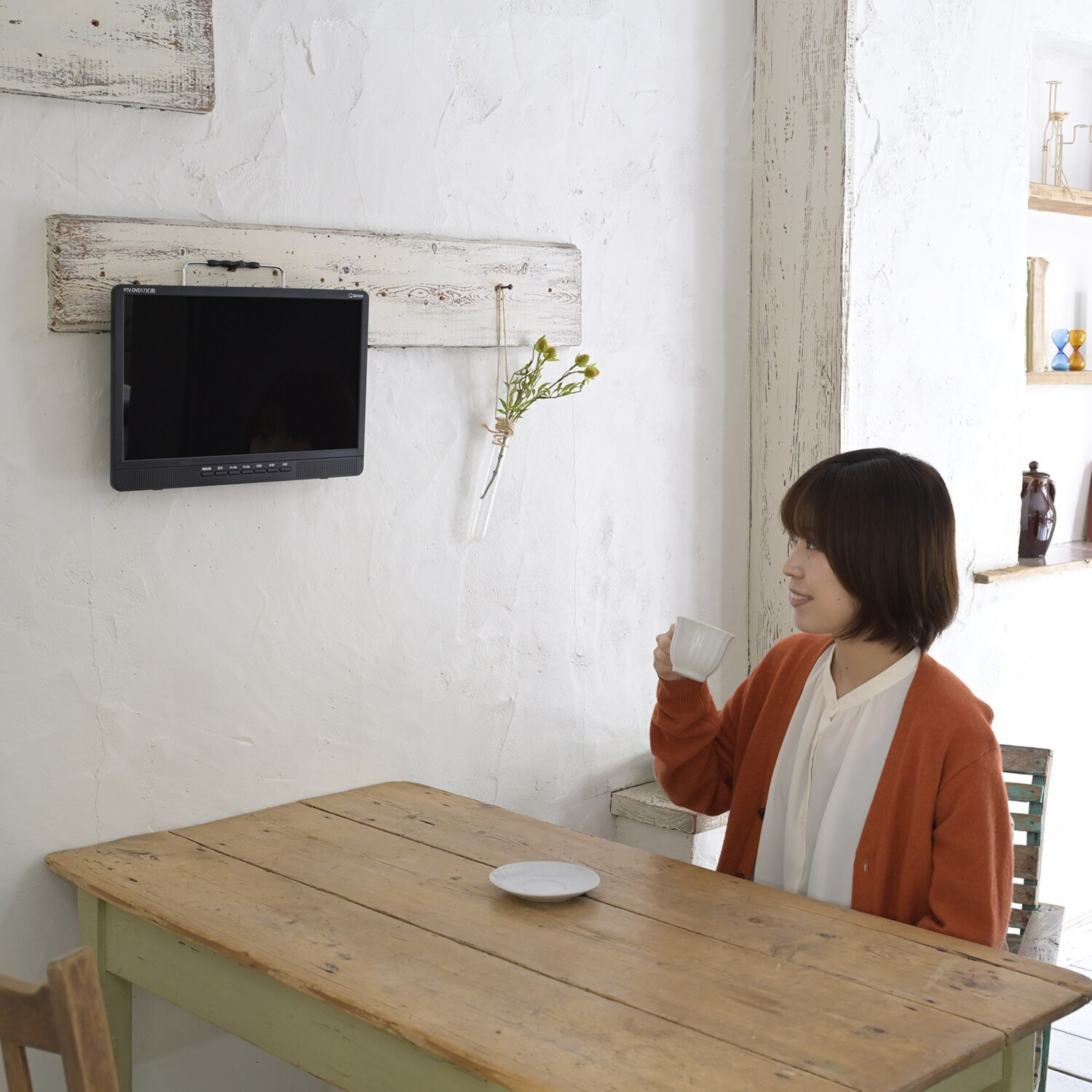 キュリオム 持ち運んで楽しめる！ １７．３インチ 地上デジタル放送対応 ＤＶＤプレーヤー内蔵 ポータブルテレビ ＰＴＶ−ＤＶＤ１７３Ｃ