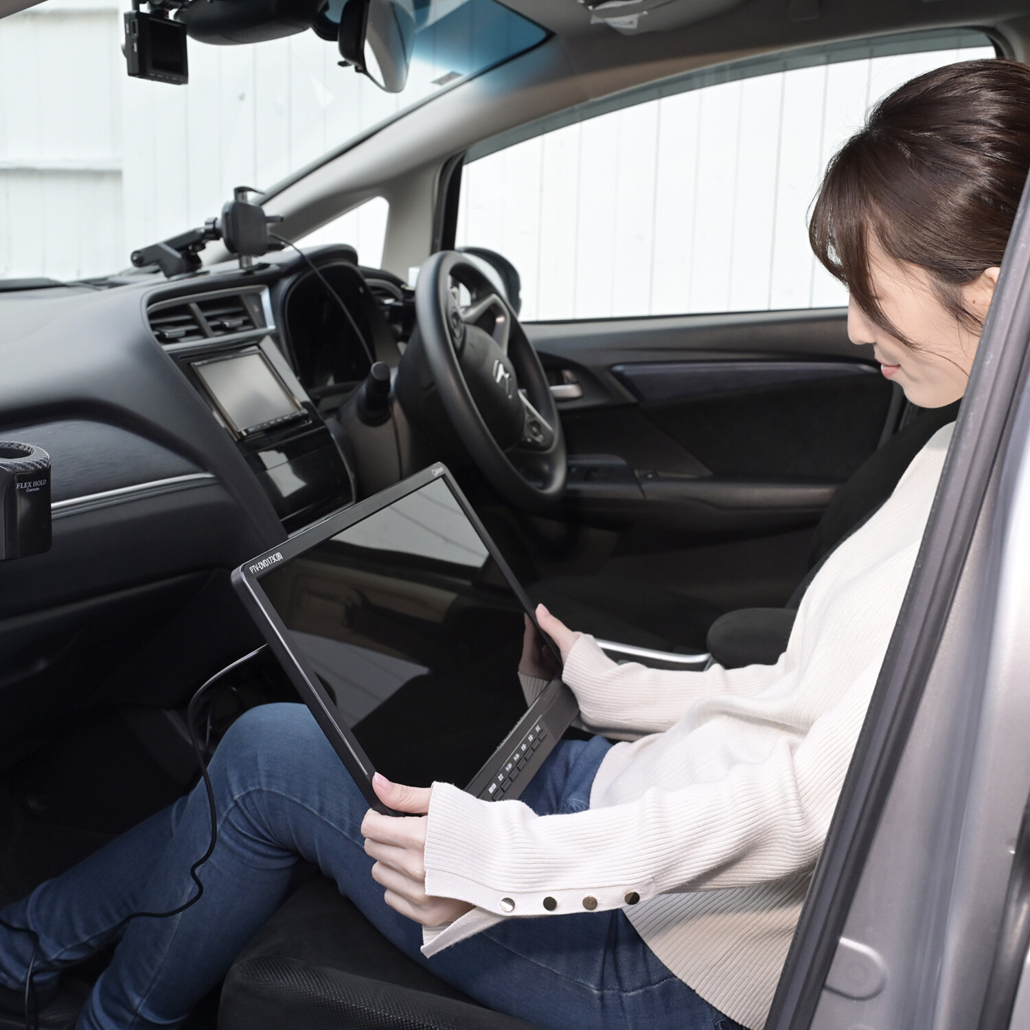 キュリオム 持ち運んで楽しめる！ １７．３インチ 地上デジタル放送対応 ＤＶＤプレーヤー内蔵 ポータブルテレビ ＰＴＶ−ＤＶＤ１７３Ｃ