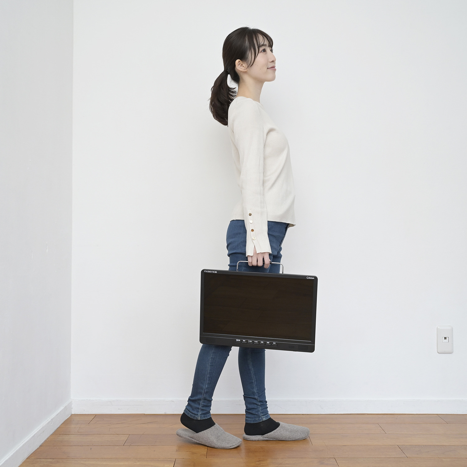 キュリオム 持ち運んで楽しめる！ １７．３インチ 地上デジタル放送対応 ＤＶＤプレーヤー内蔵 ポータブルテレビ ＰＴＶ−ＤＶＤ１７３Ｃ