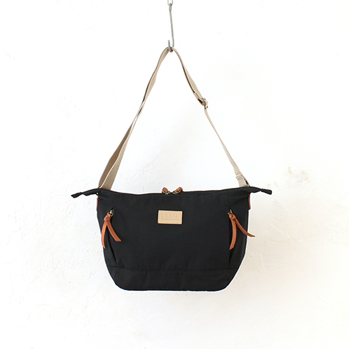 ソビア はっ水 多収納にこだわった 大人ショルダーバッグ