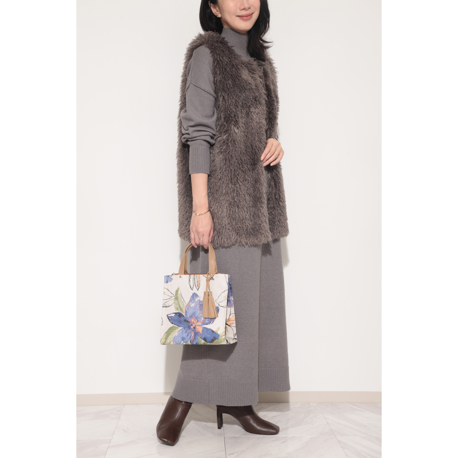 ラルジュ タッセル付 スクエアトートバッグ