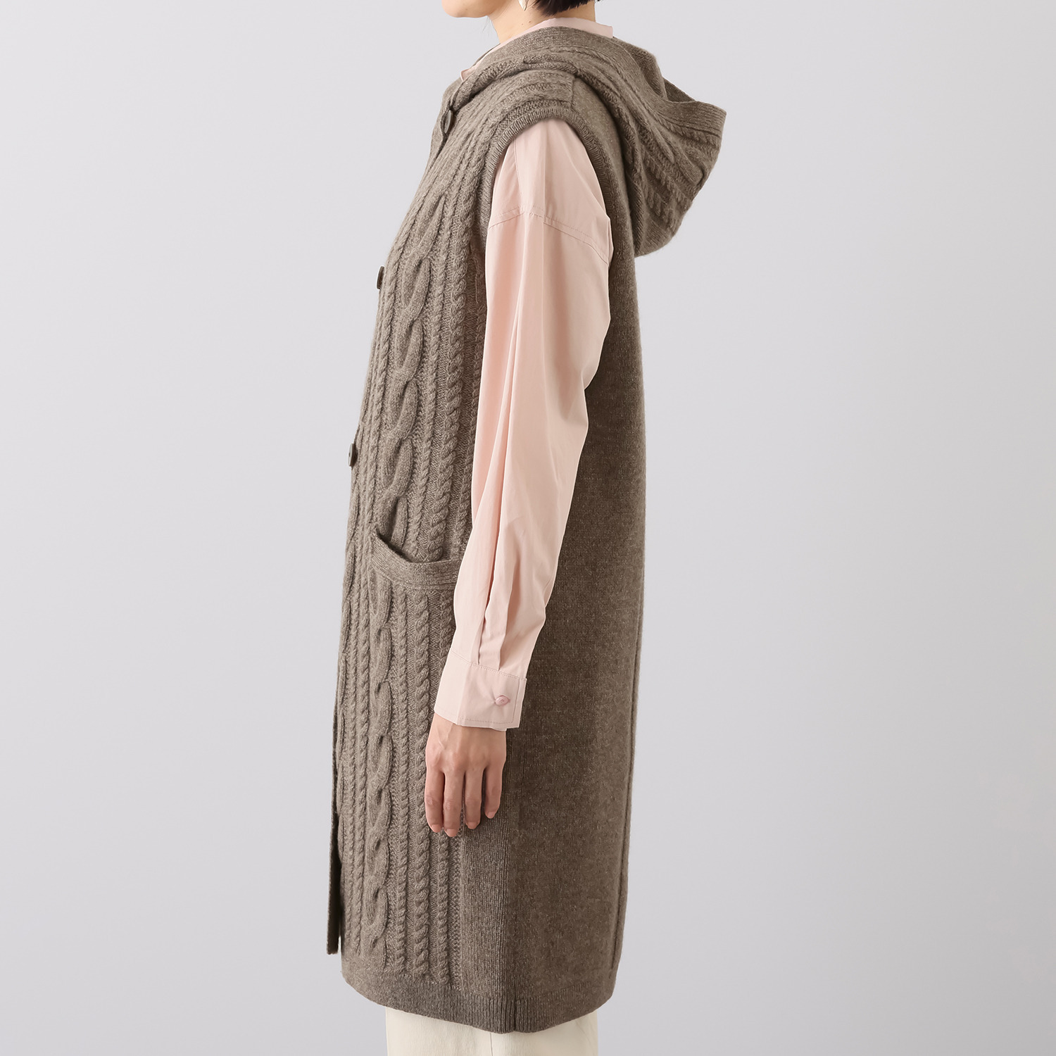 ネイチャーズ 無染色ヤク ケーブル編 フーディーロングジレ