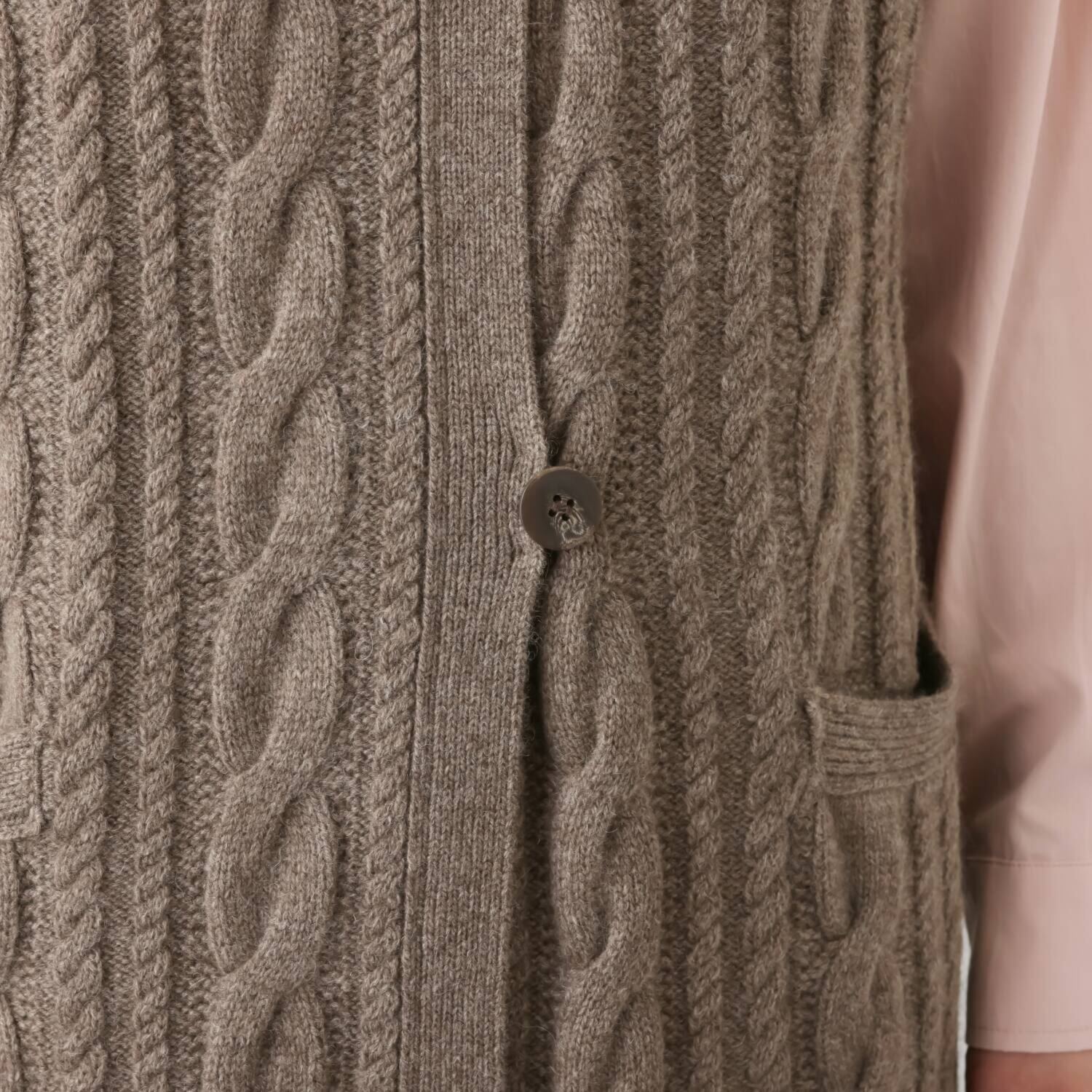 ネイチャーズ 無染色ヤク ケーブル編 フーディーロングジレ