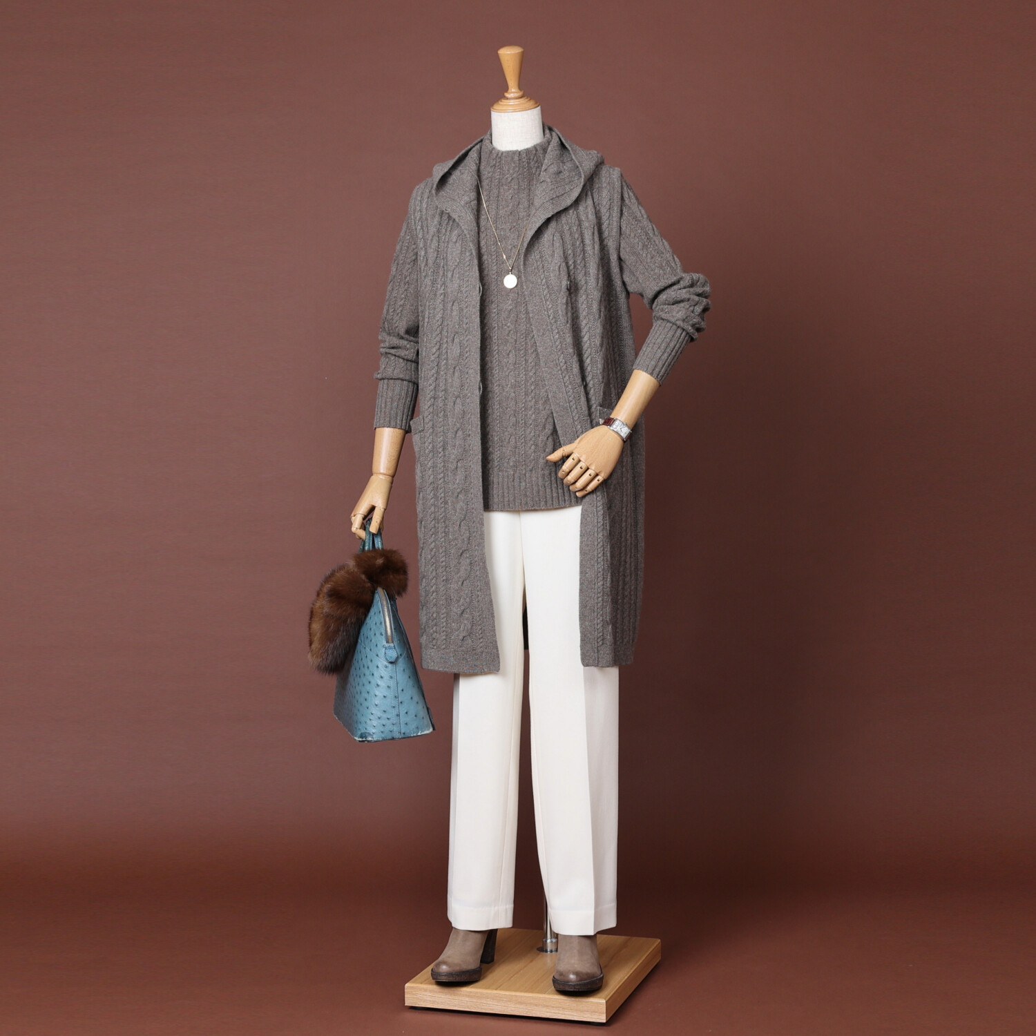 ネイチャーズ 無染色ヤク ケーブル編 フーディーロングジレ