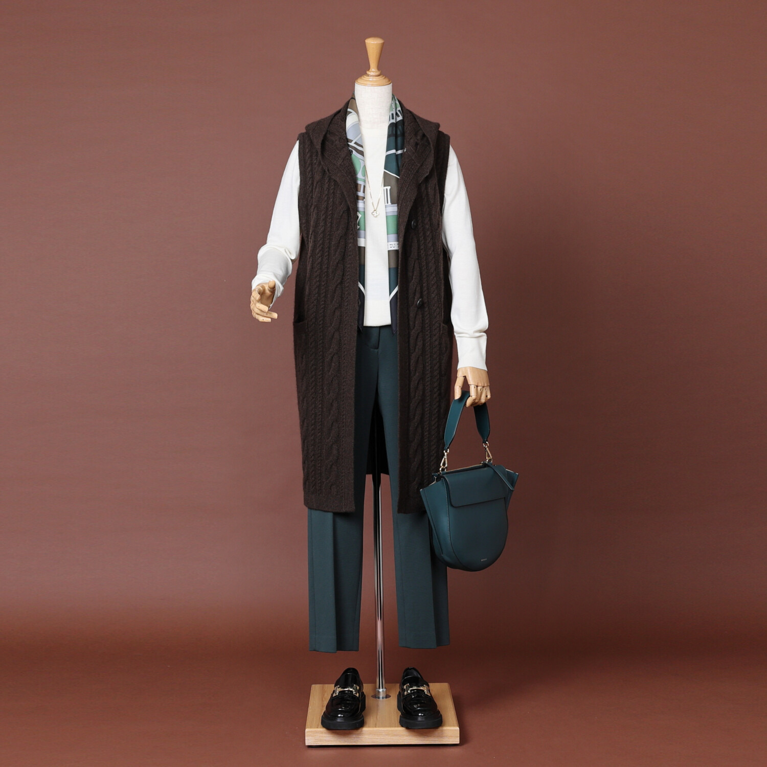 ネイチャーズ 無染色ヤク ケーブル編 フーディーロングジレ