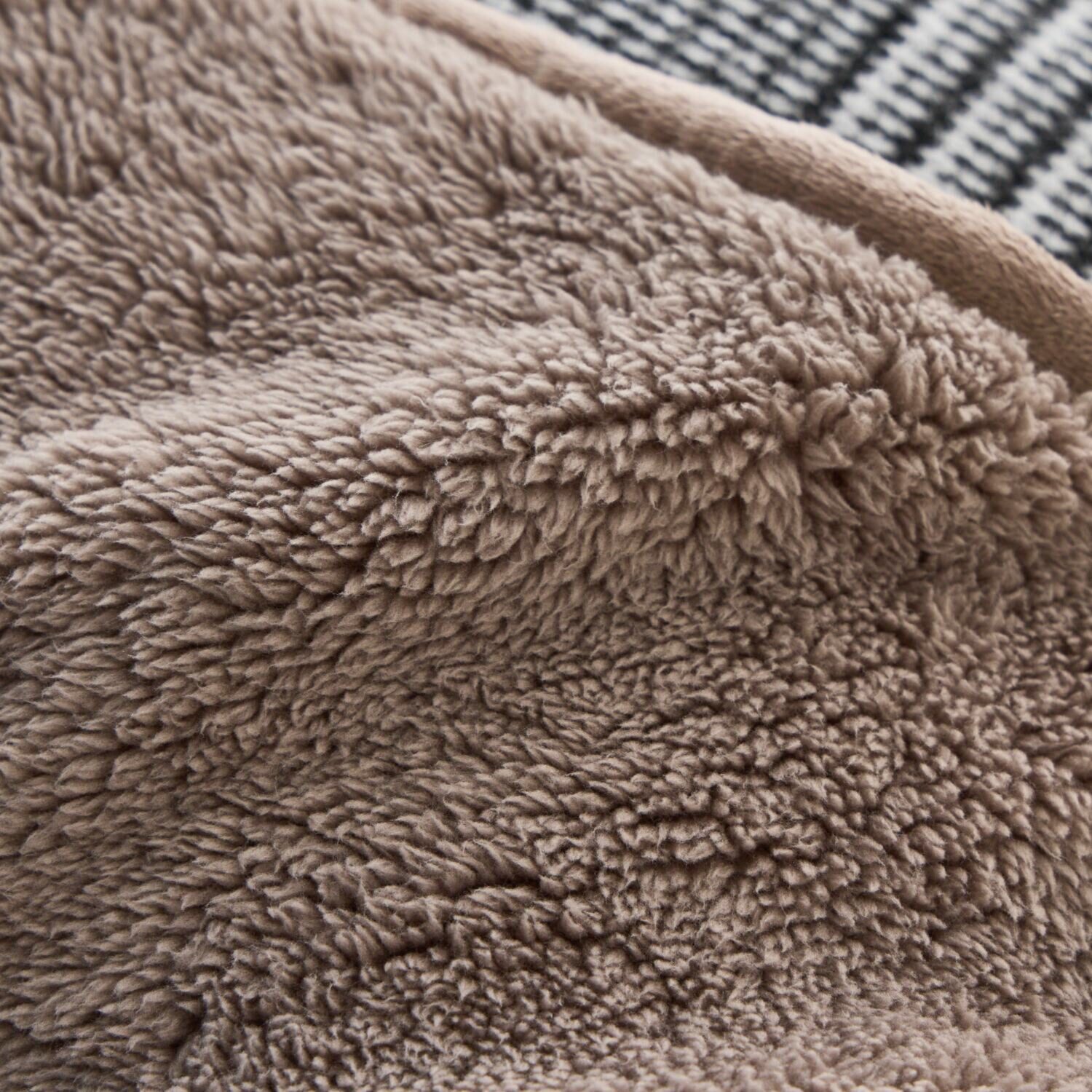 大津毛織 吸湿発熱ホットテックス 首元スリット＆ たっぷりロングサイズで 首から足まですっぽり！ あったかポカポカ毛布 ＜シングル＞