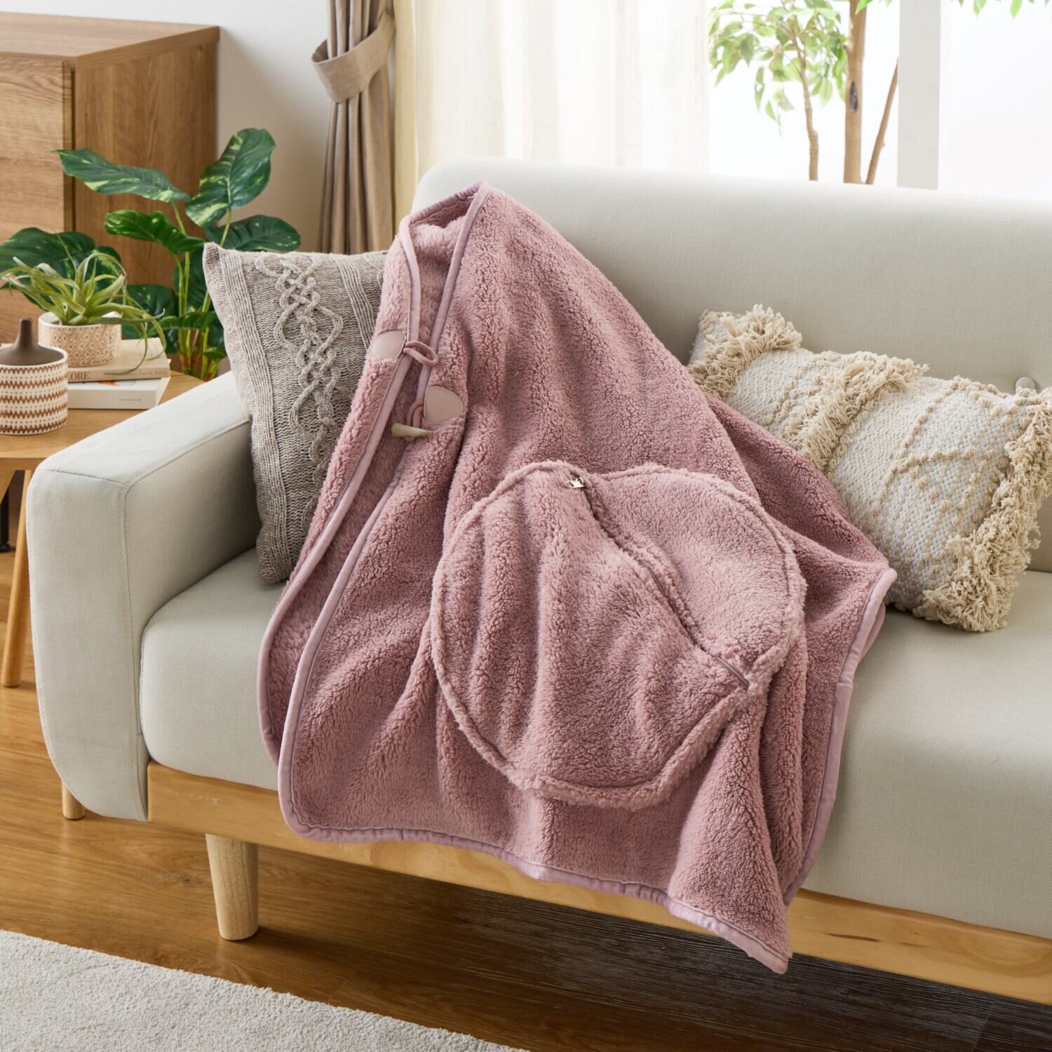 大津毛織 吸湿発熱ホットテックス マルチに使えて便利な クッションブランケット