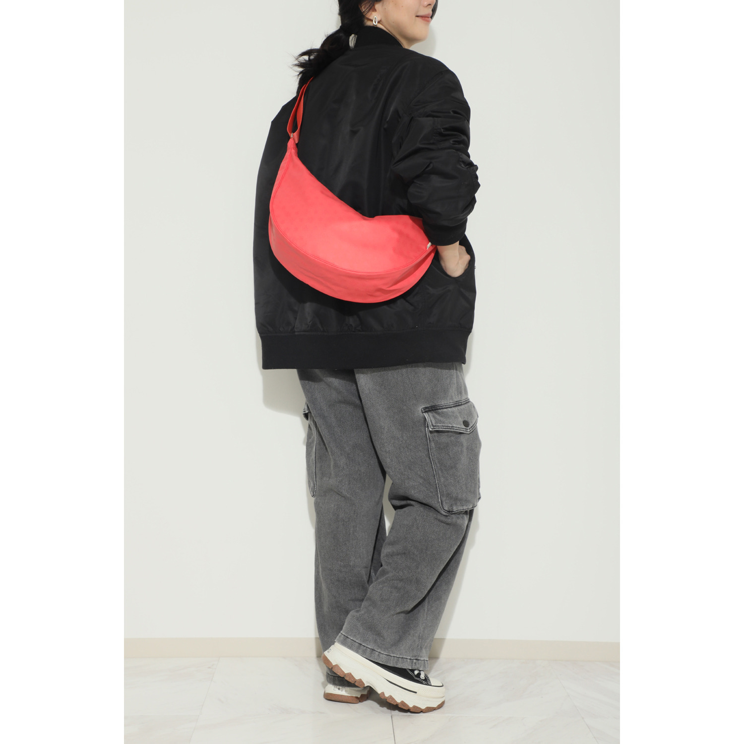 ラビラビ 老舗（株）ヤマト屋の ポリカーボネイト 薄合成皮革使用 超軽量　クレセントムーン ショルダーバッグ 