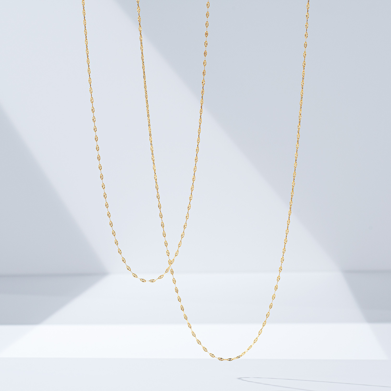 アルテッロ １８Ｋ 夜空の星の煌めき シャイニースター ロングデザインネックレス