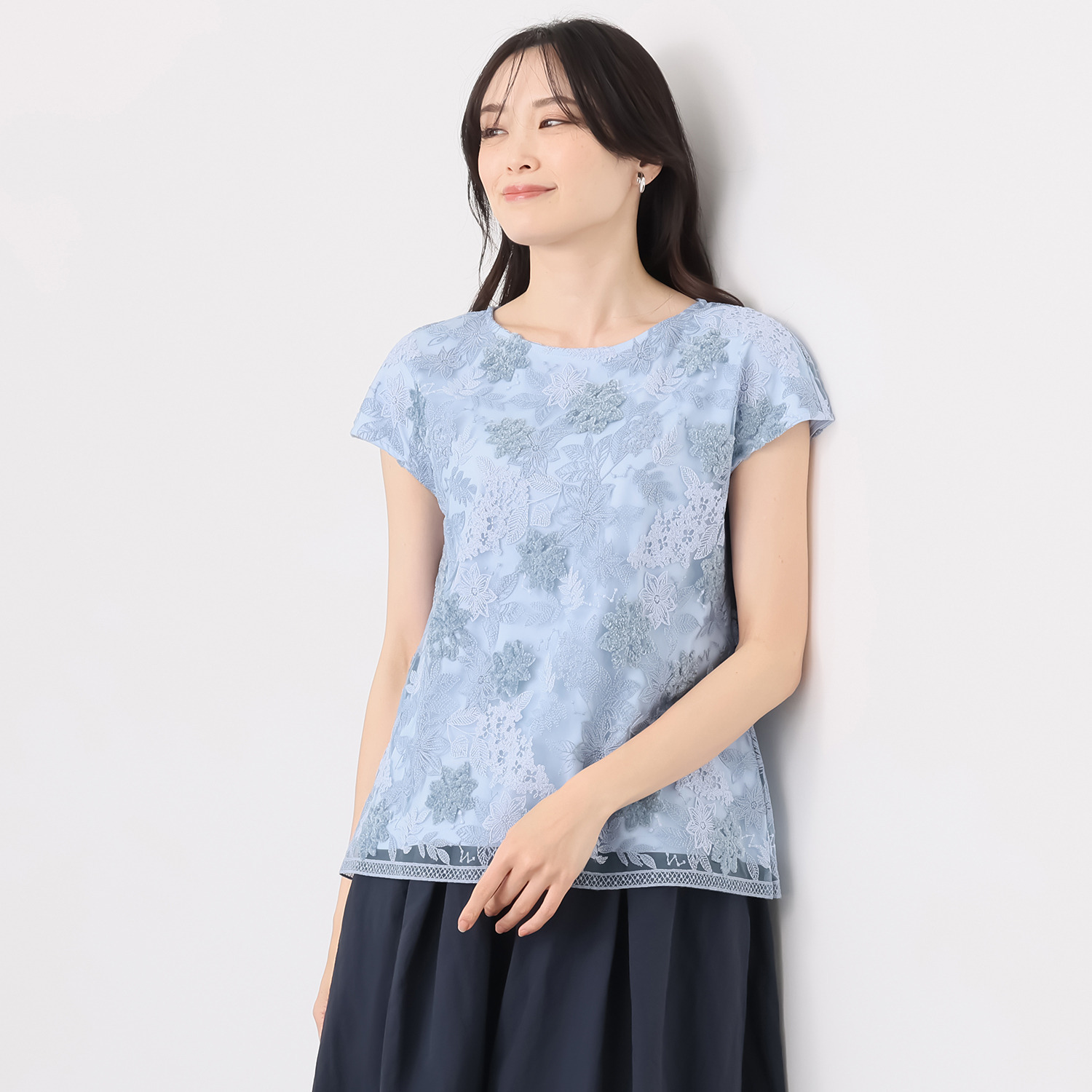 ルクオーレ １枚で華やか シェニールアクセント 総レースプルオーバー