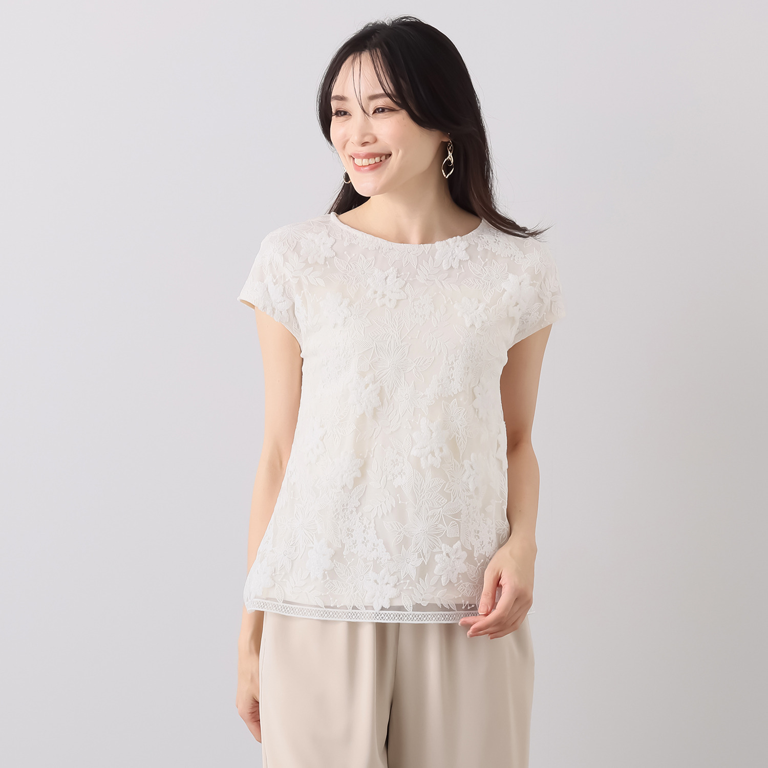 ルクオーレ １枚で華やか シェニールアクセント 総レースプルオーバー