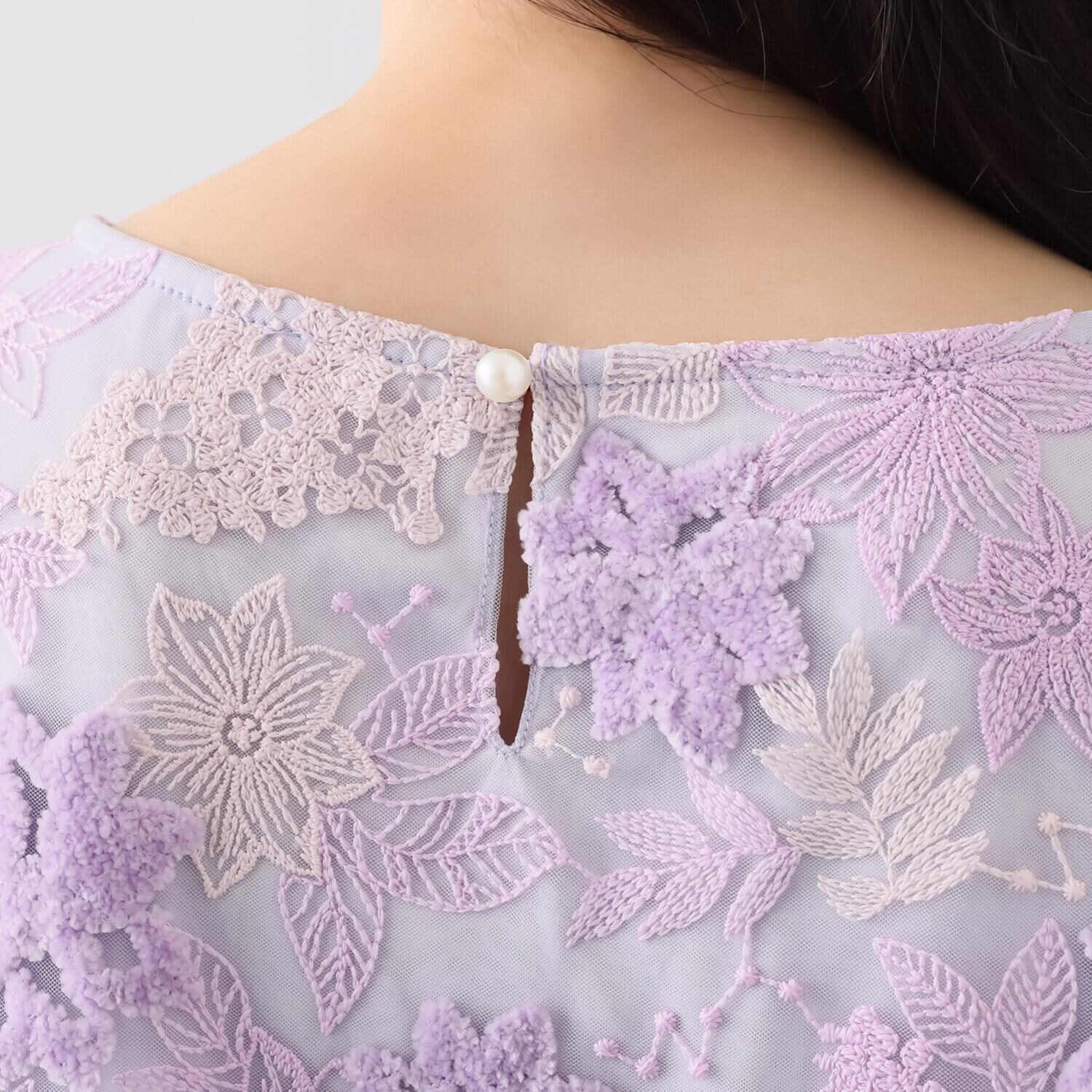 ルクオーレ １枚で華やか シェニールアクセント 総レースプルオーバー