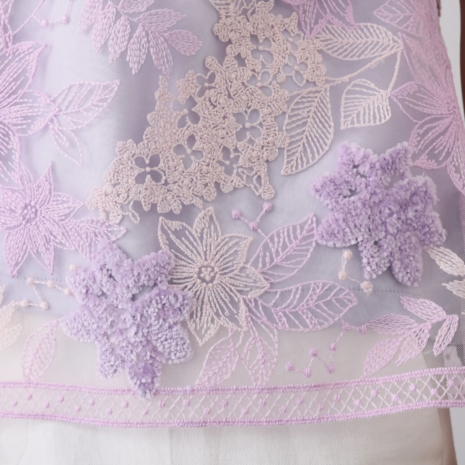 ルクオーレ １枚で華やか シェニールアクセント 総レースプルオーバー