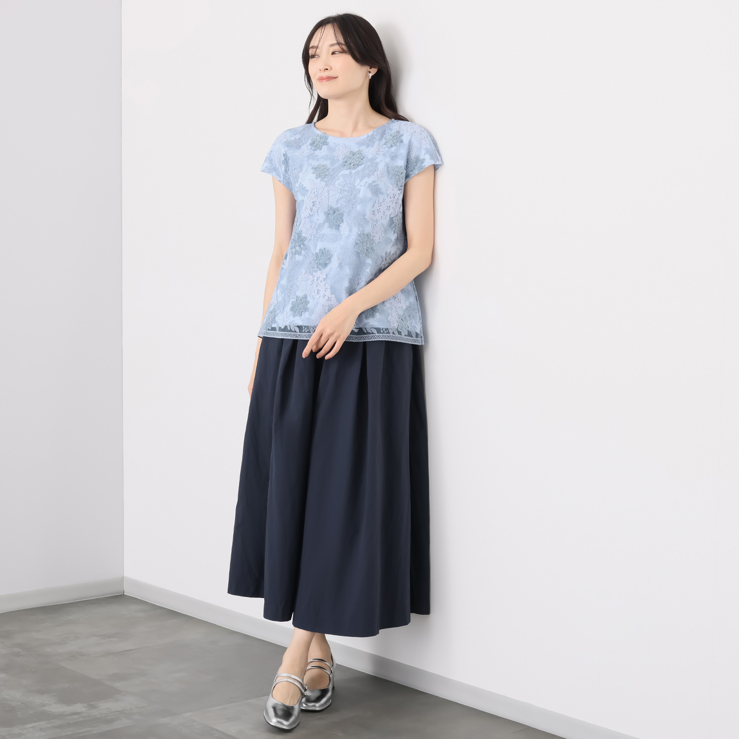 ルクオーレ １枚で華やか シェニールアクセント 総レースプルオーバー