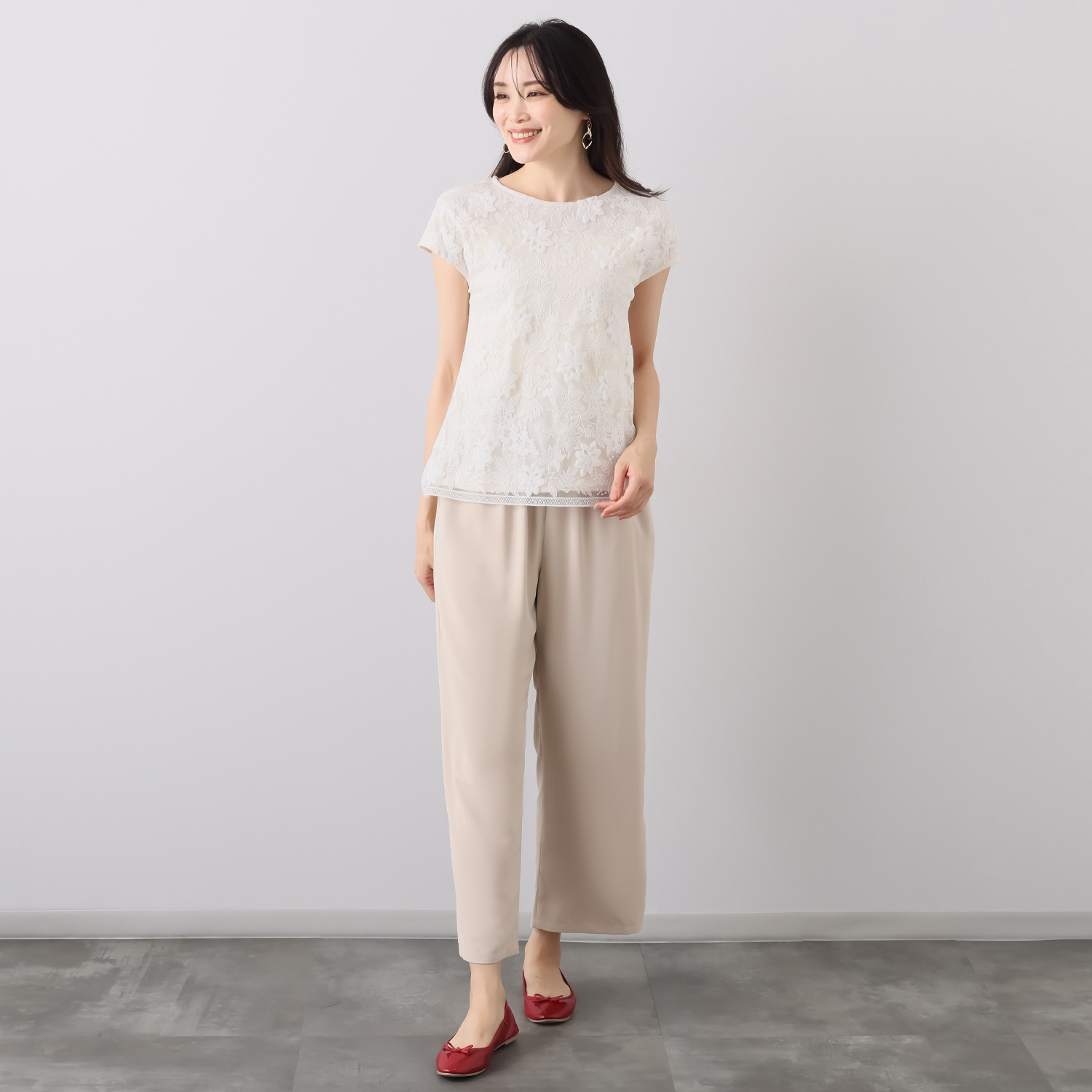 ルクオーレ １枚で華やか シェニールアクセント 総レースプルオーバー