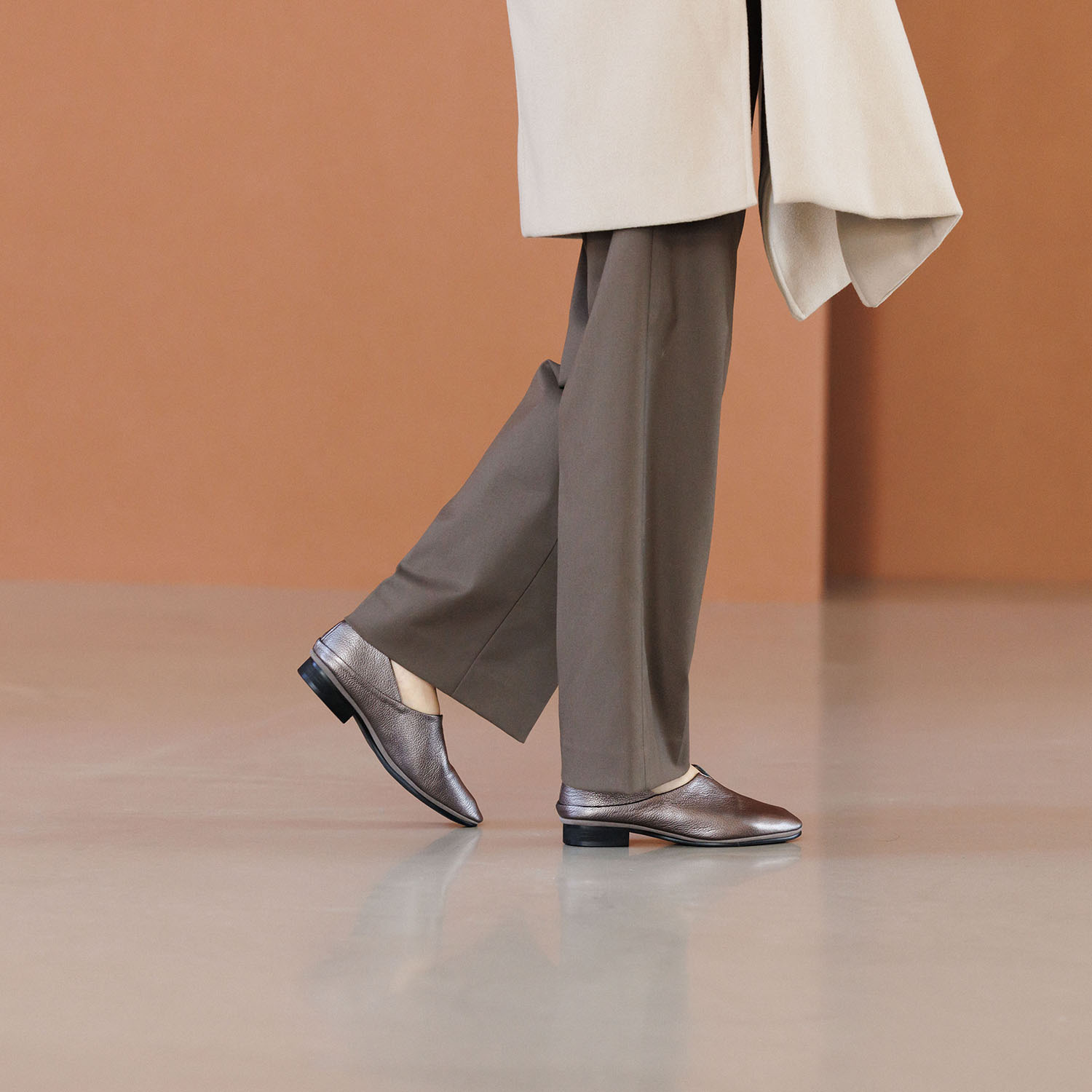 卑弥呼 “快適ウォークシリーズ” 日本製　はっ水牛革 ソフトフラットシューズ